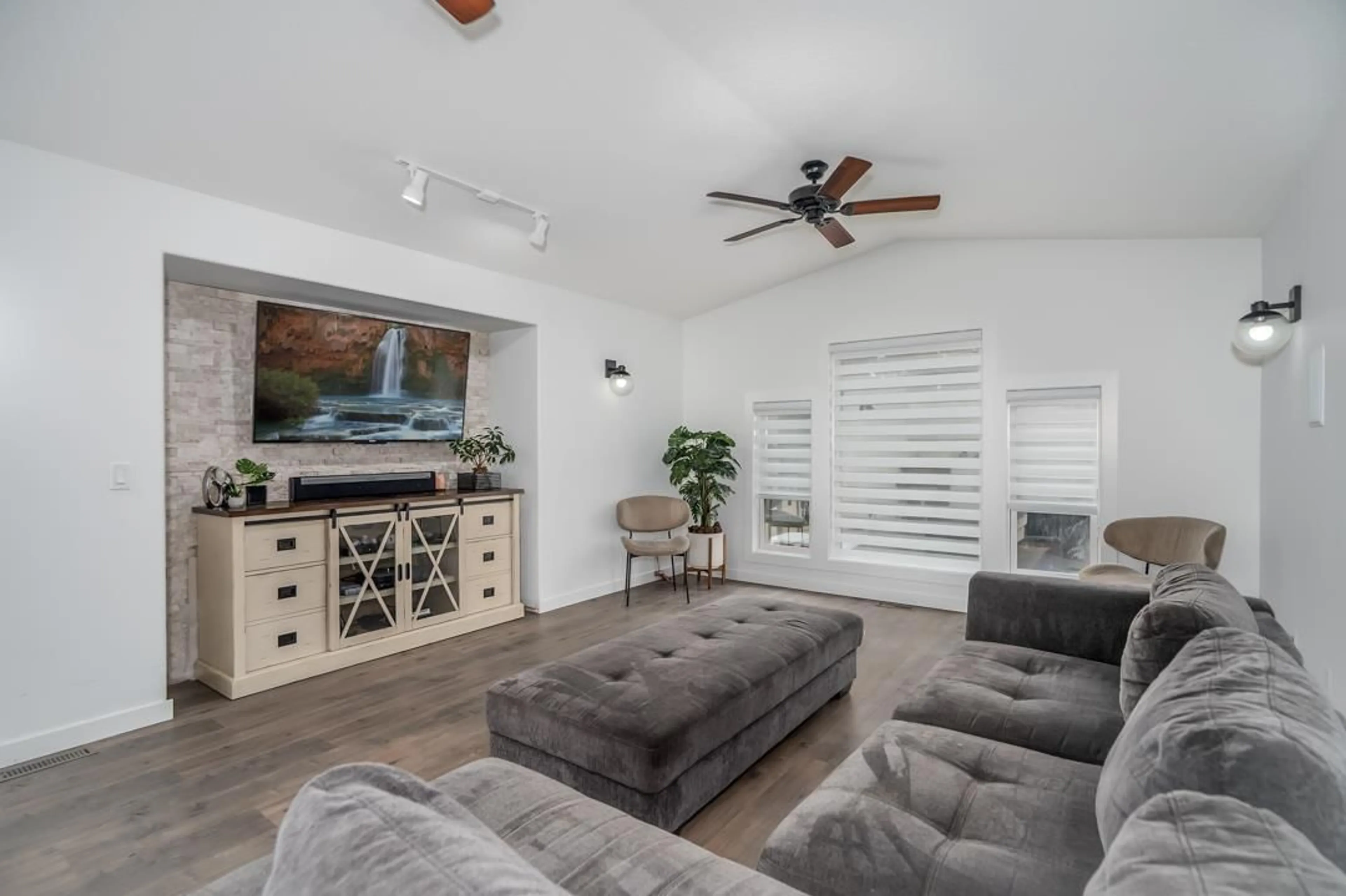 Living room with furniture, unknown for 4436 203, Langley British Columbia V3A6P7