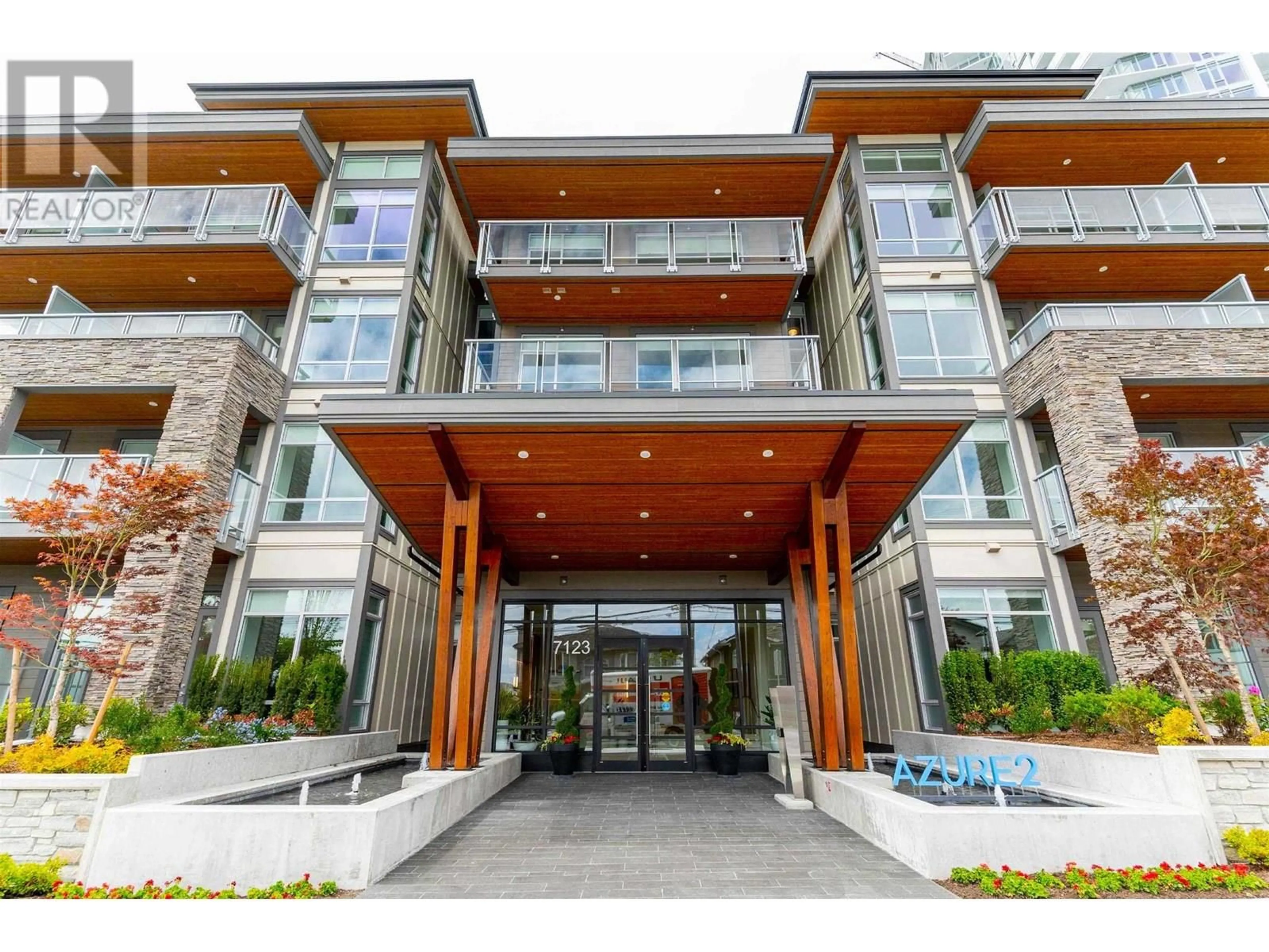 Indoor foyer for 202 - 7123 11TH AVENUE, Burnaby British Columbia V3N0J6