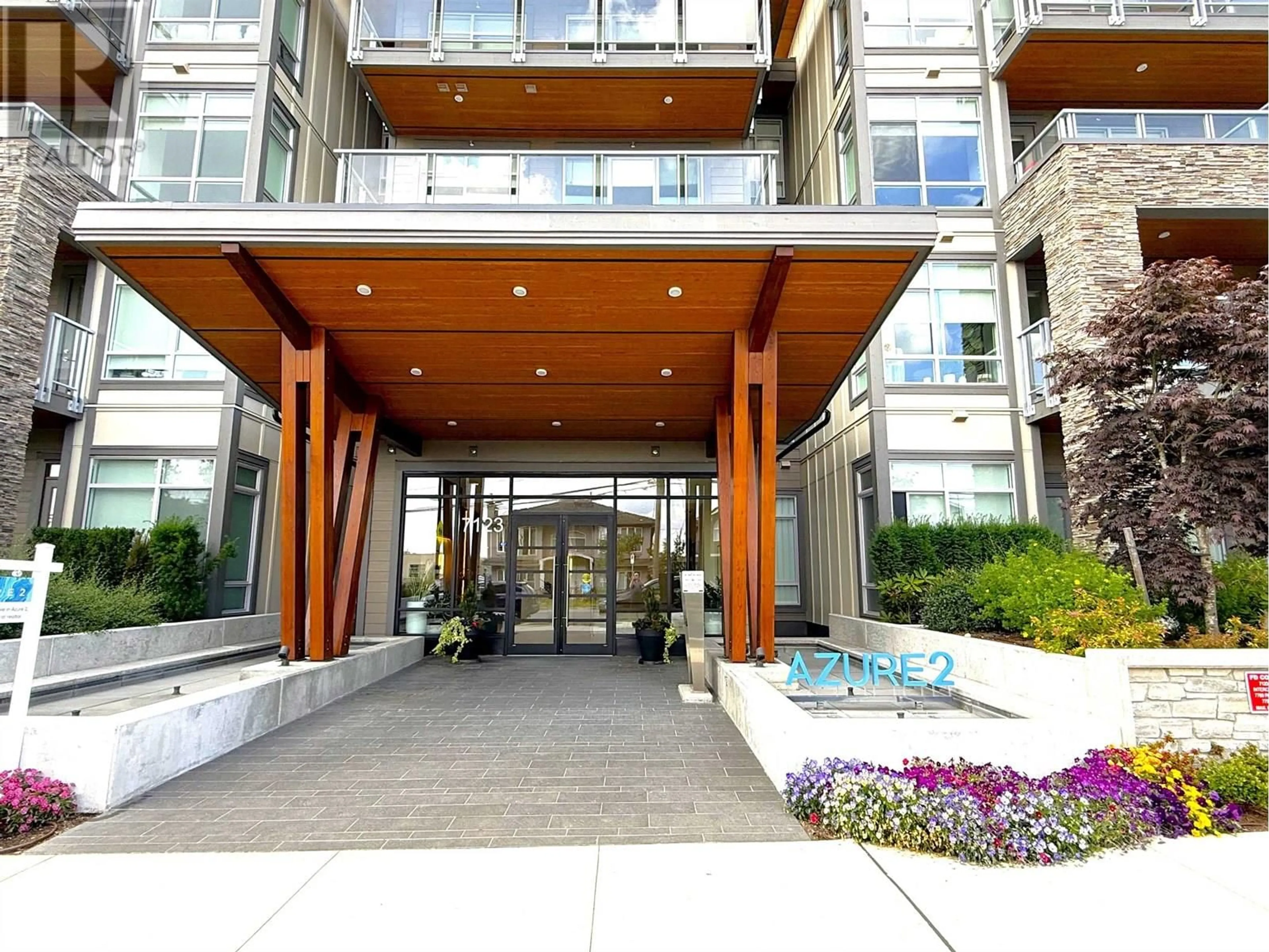 Indoor foyer for 202 - 7123 11TH AVENUE, Burnaby British Columbia V3N0J6