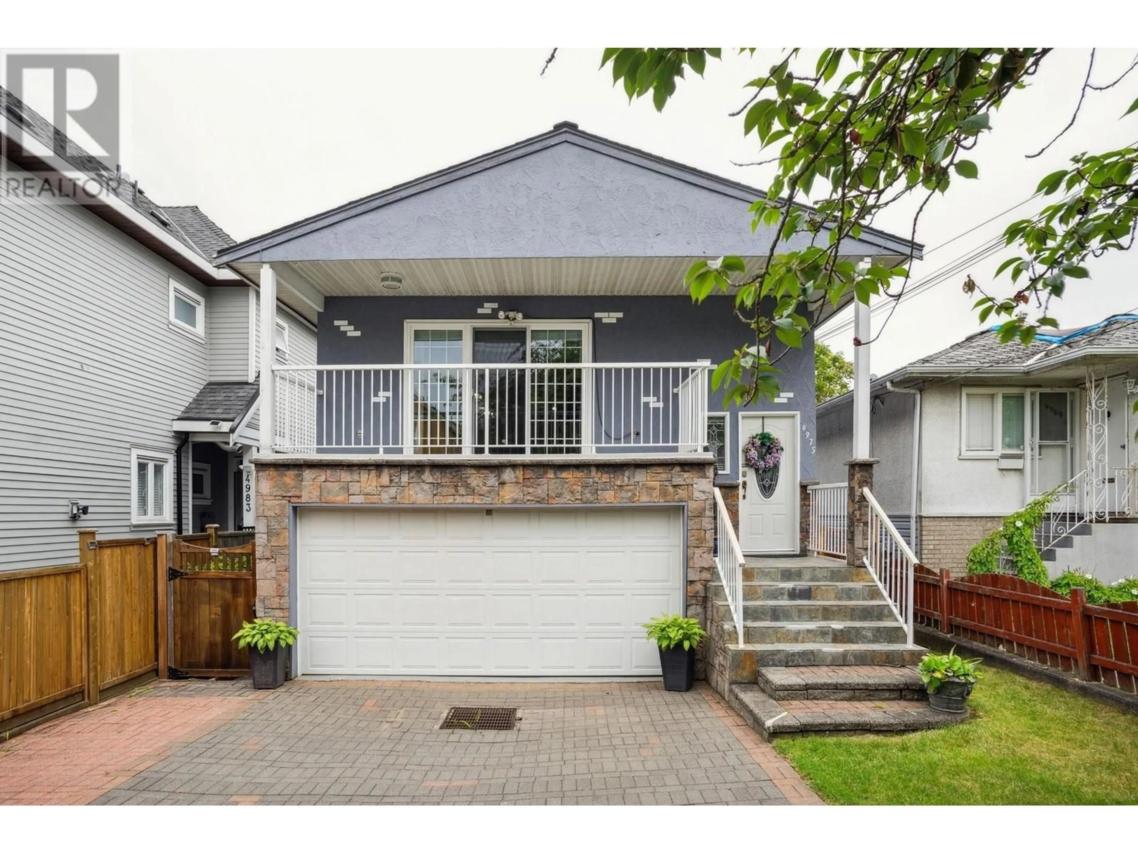 Home with vinyl exterior material, street for 4975 MOSS STREET, Vancouver British Columbia V5R3T5
