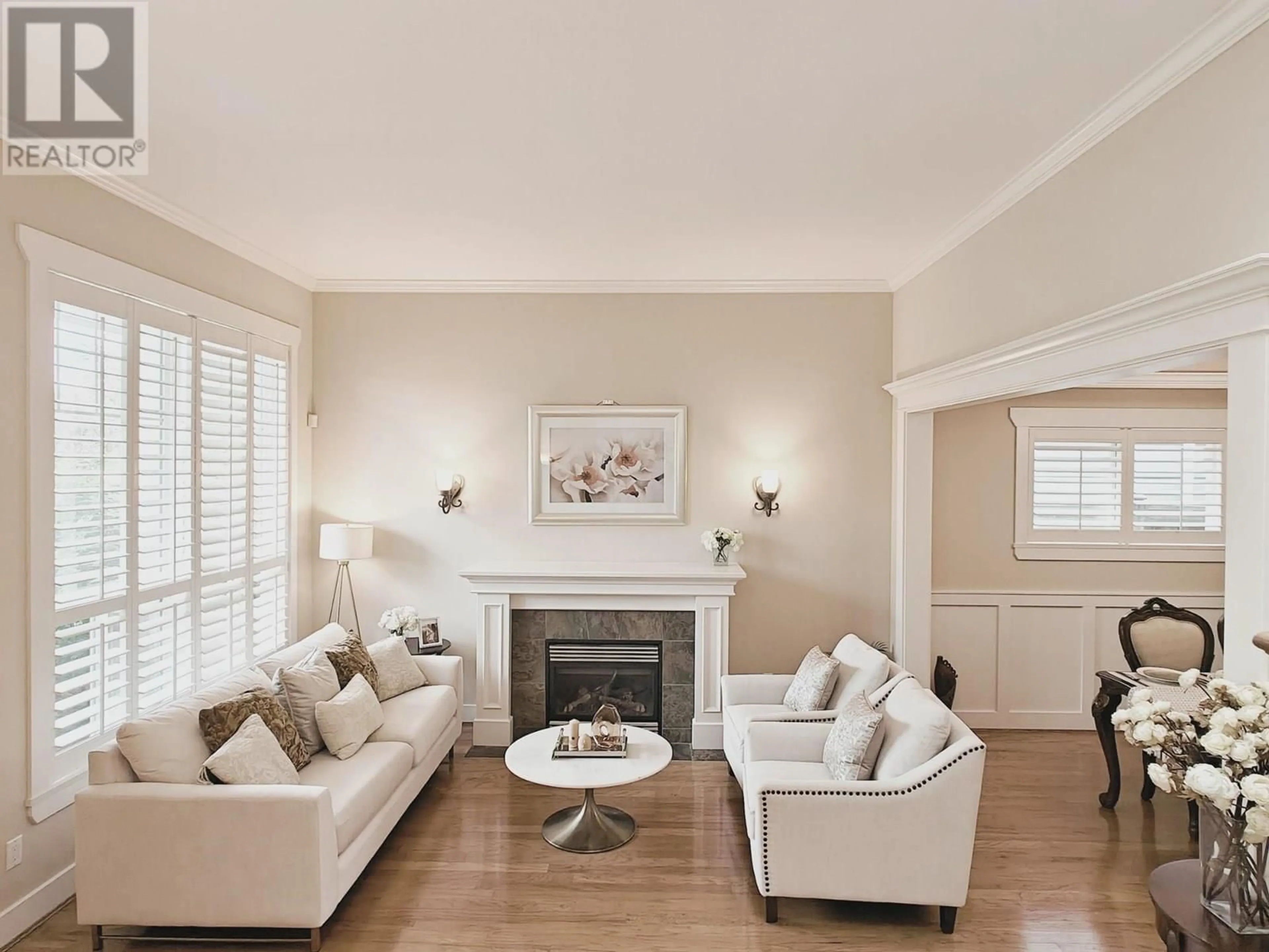 Living room with furniture, unknown for 3620 SEMLIN DRIVE, Richmond British Columbia V7C5R6