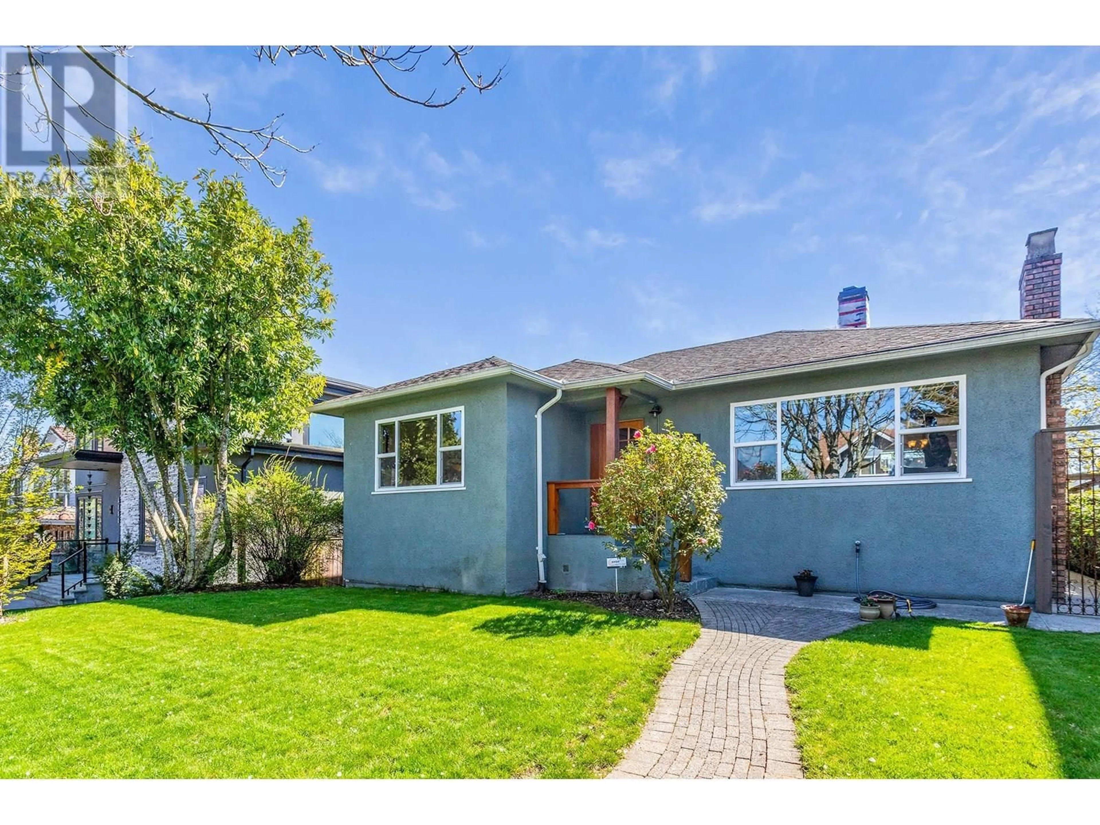 Home with vinyl exterior material, street for 4046 ETON STREET, Burnaby British Columbia V5C1J7