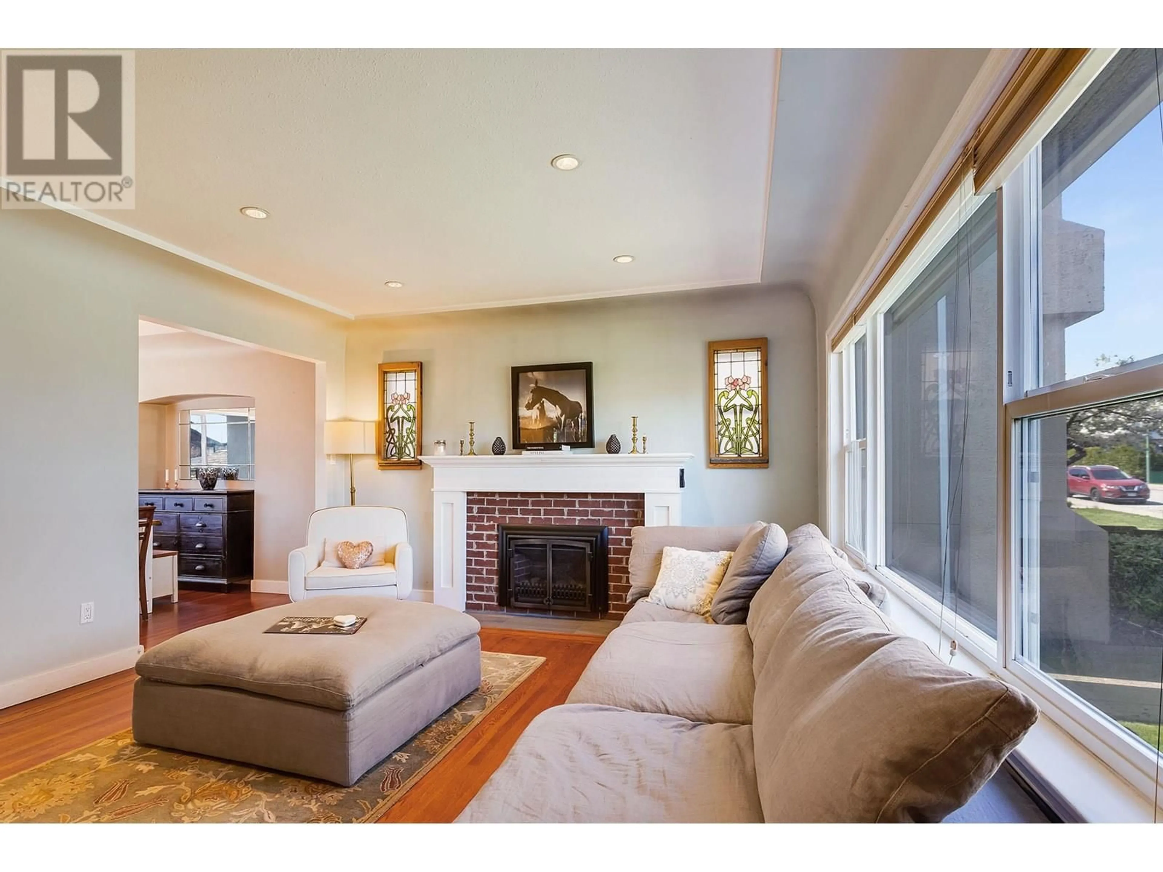 Living room with furniture, unknown for 4046 ETON STREET, Burnaby British Columbia V5C1J7