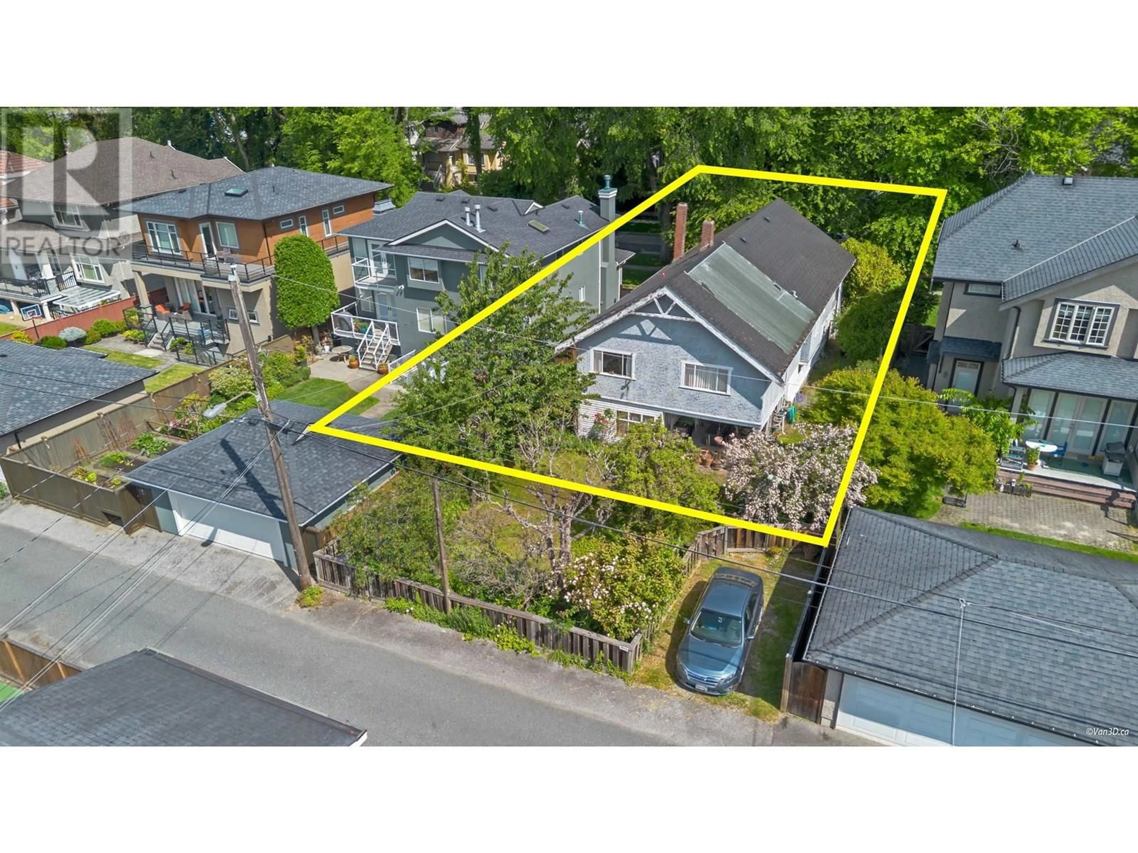 A pic from outside/outdoor area/front of a property/back of a property/a pic from drone, street for 3550 28TH AVENUE, Vancouver British Columbia V6S1S2