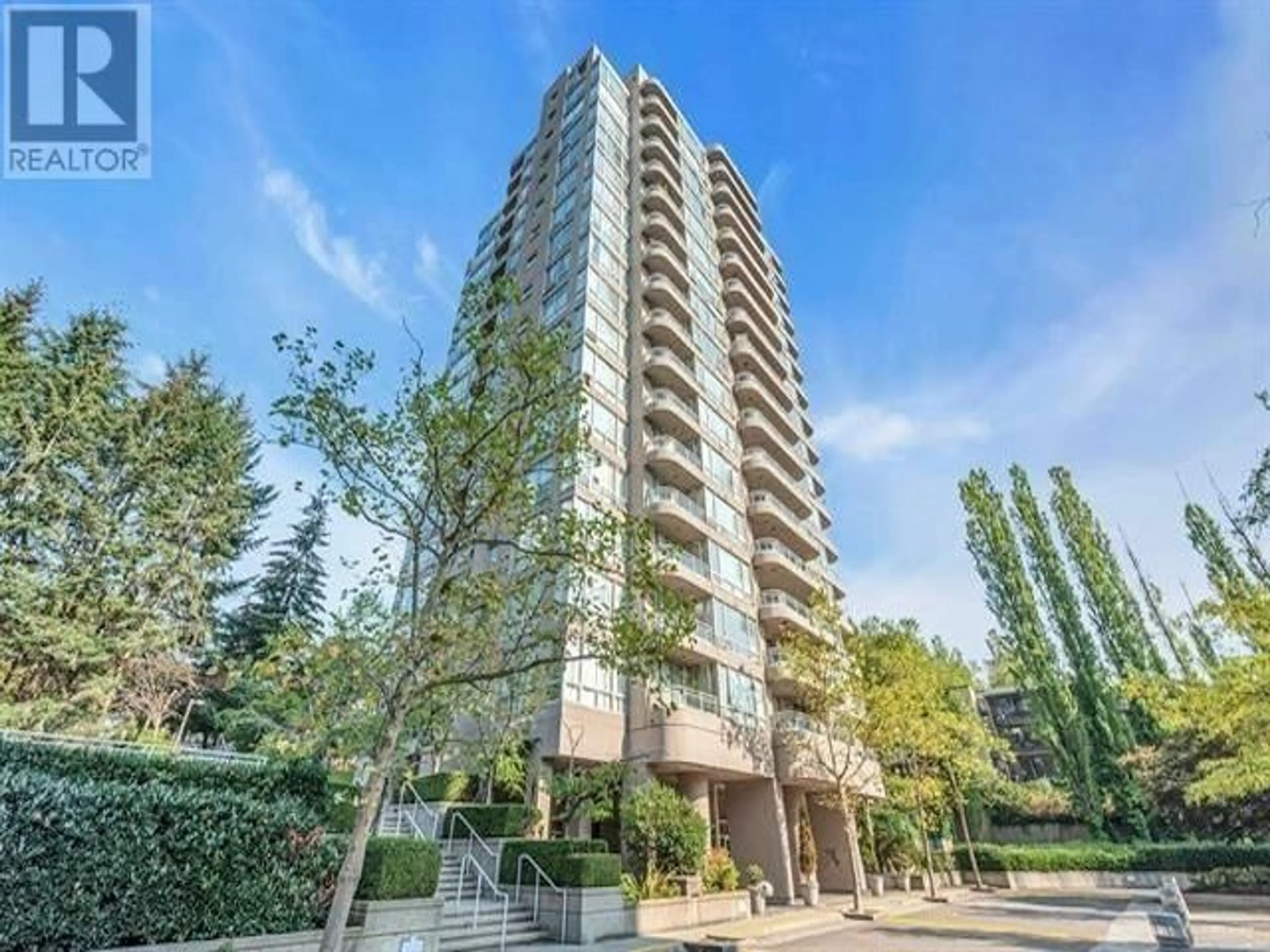 A pic from outside/outdoor area/front of a property/back of a property/a pic from drone, building for 502 - 9633 MANCHESTER DRIVE, Burnaby British Columbia V3N4Y9