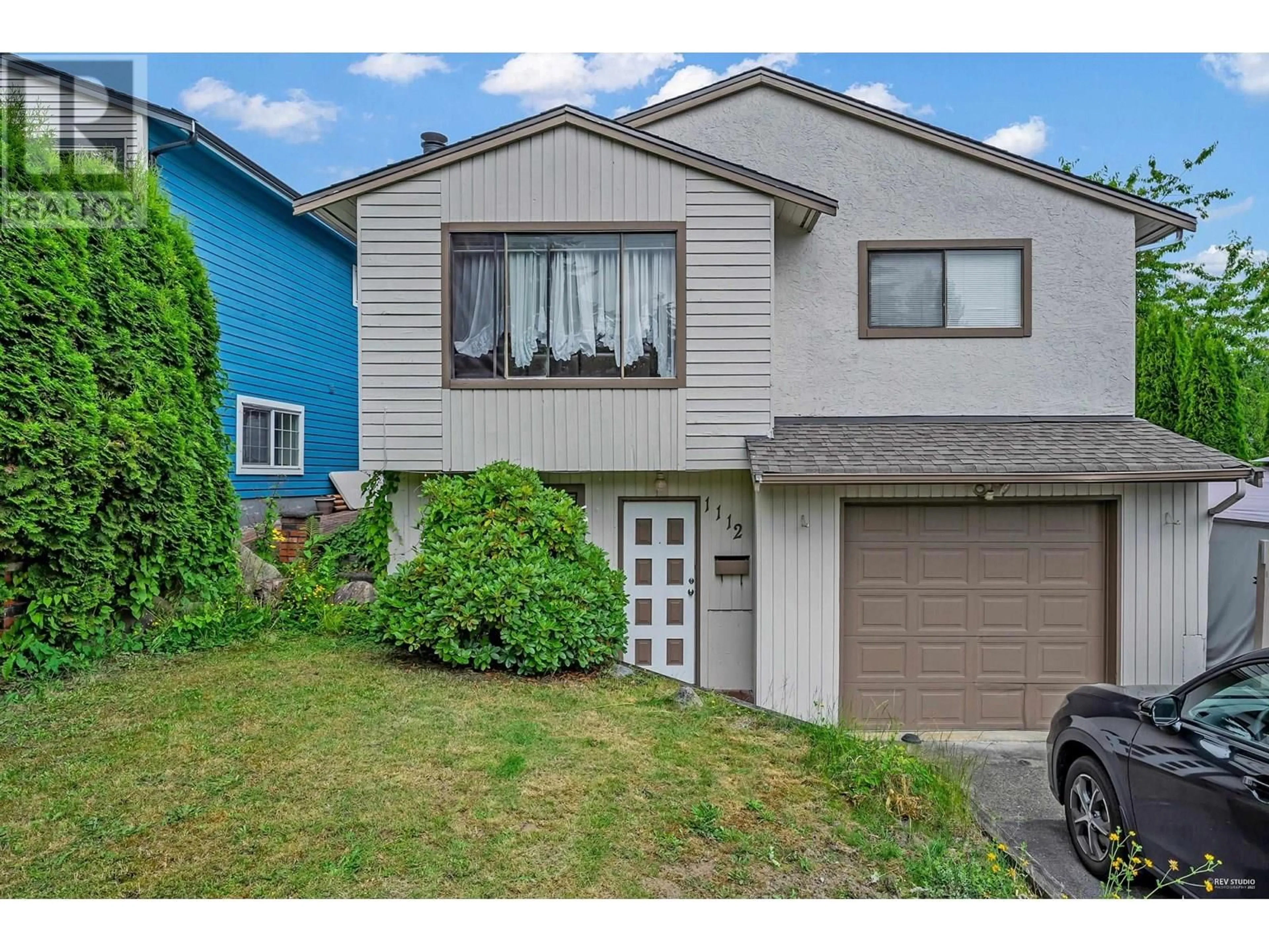 Home with vinyl exterior material, street for 1112 HANSARD CRESCENT, Coquitlam British Columbia V3C4W7