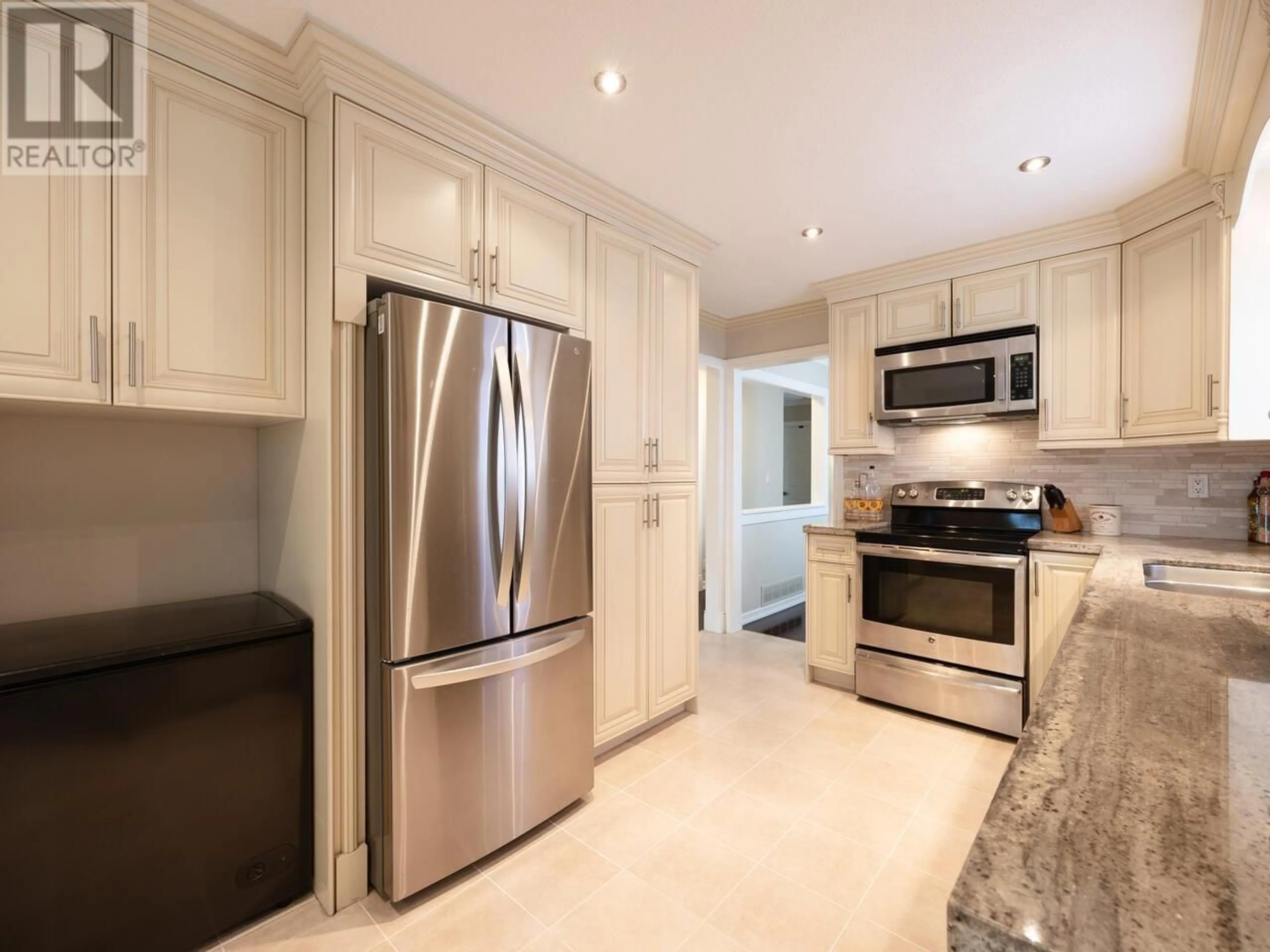 Unknown for 6948 SPERLING AVENUE, Burnaby British Columbia V5E2W2