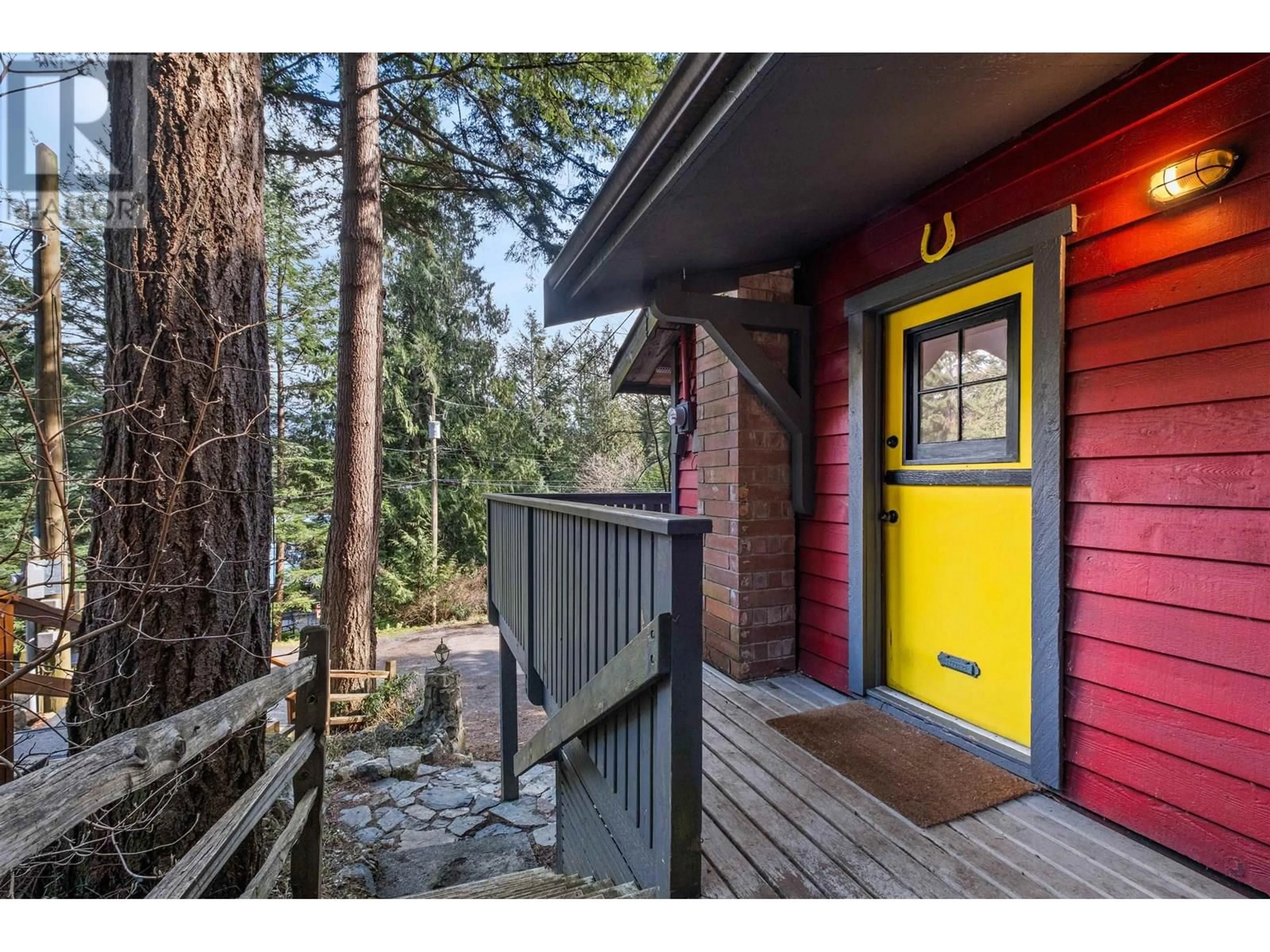 Indoor entryway for 1312 HILLCREST ROAD, Bowen Island British Columbia V0N1G1