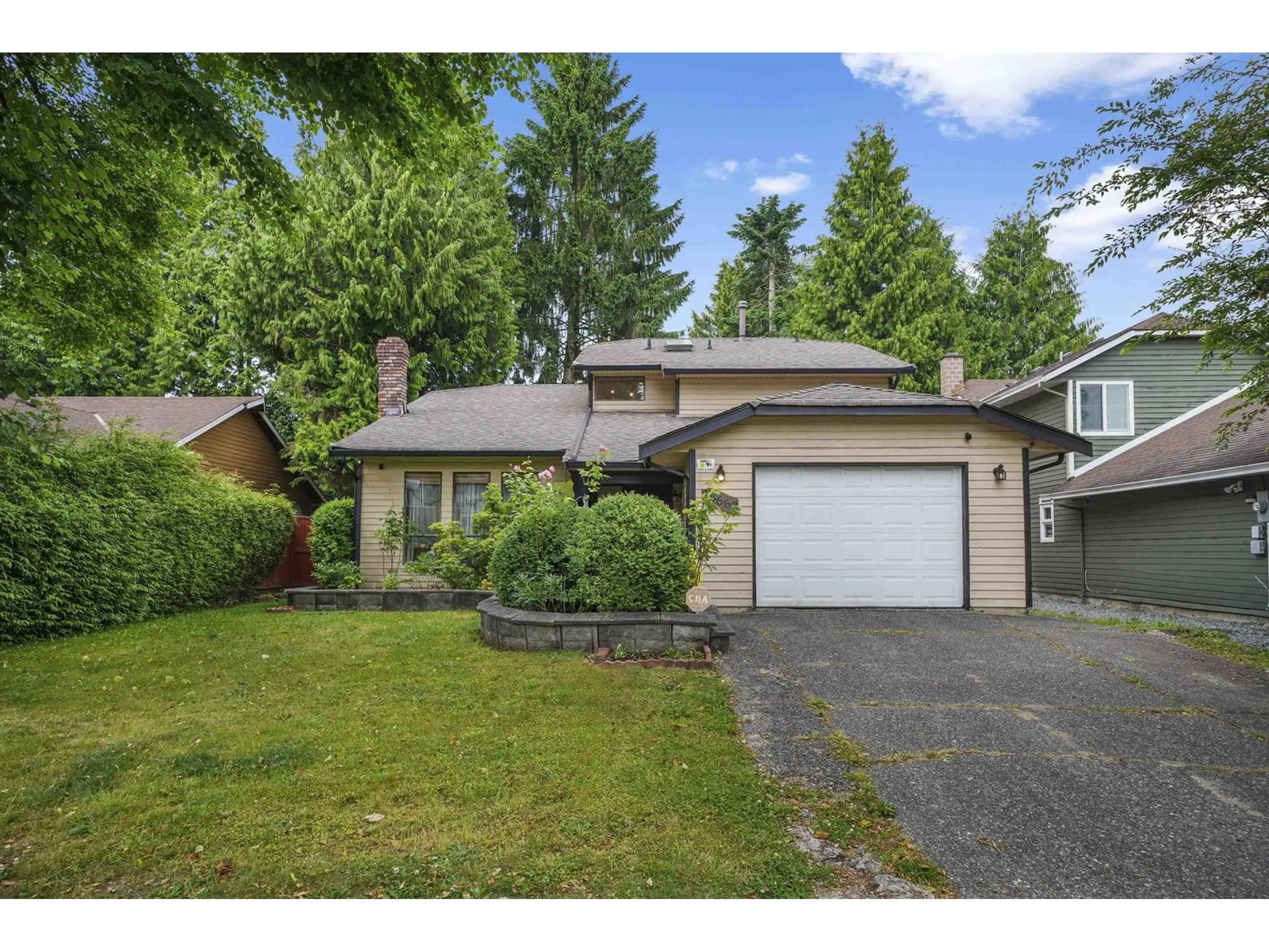 Home with vinyl exterior material, street for 15667 98A, Surrey British Columbia V4N2W5