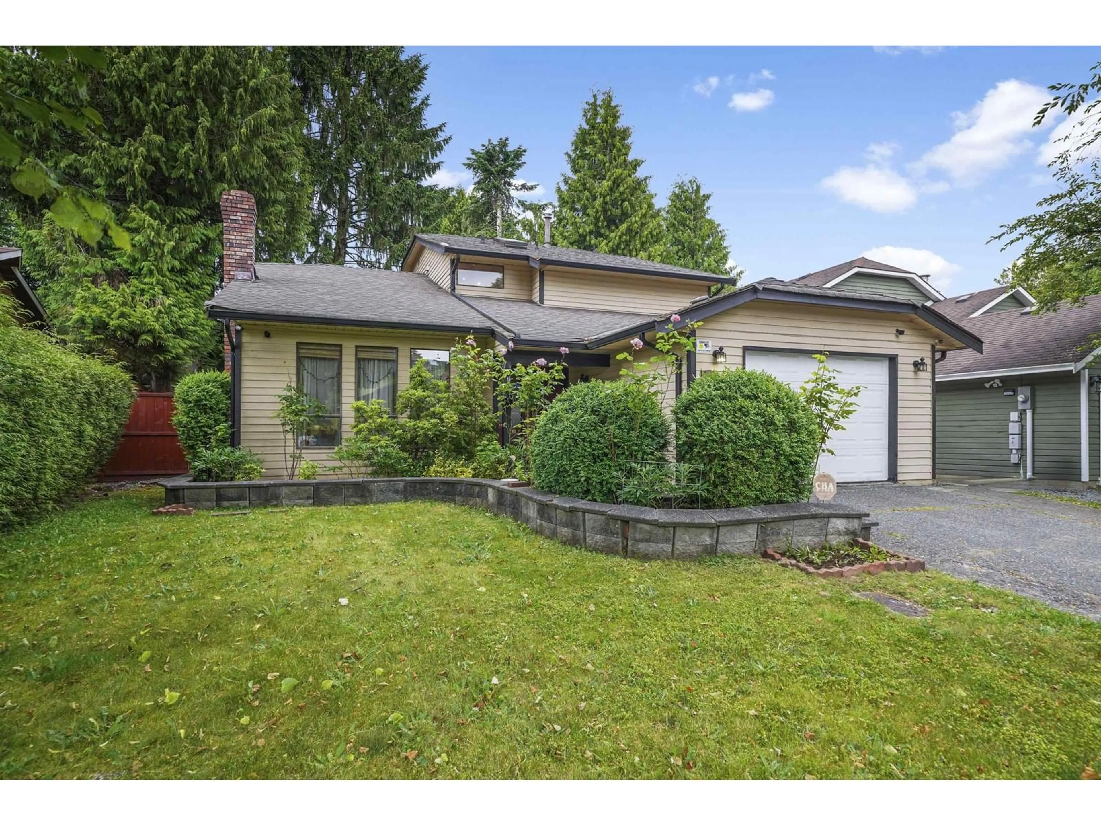 Home with vinyl exterior material, street for 15667 98A, Surrey British Columbia V4N2W5