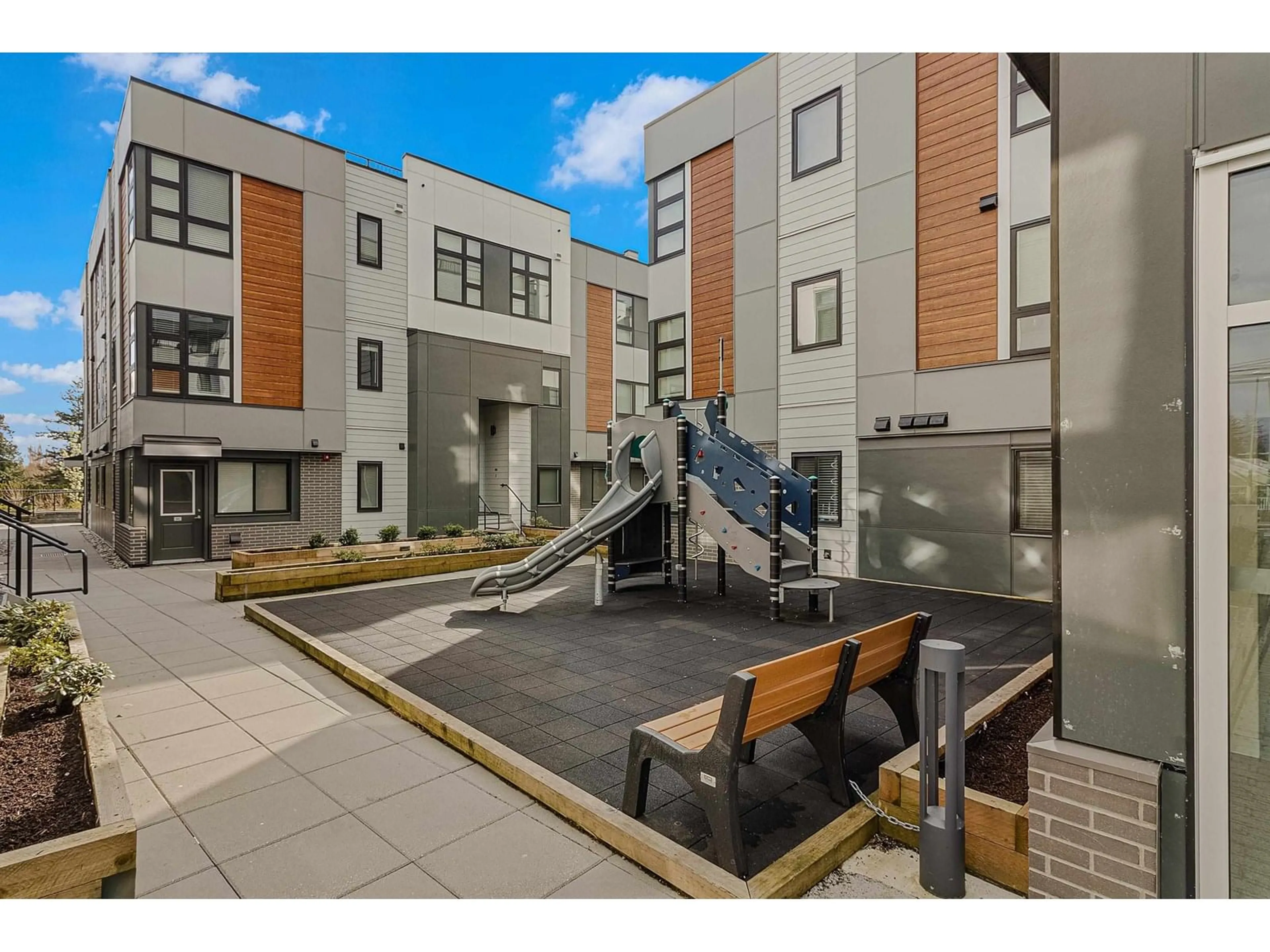 Patio, street for 41 - 1419 MCCALLUM, Abbotsford British Columbia V2S8B2