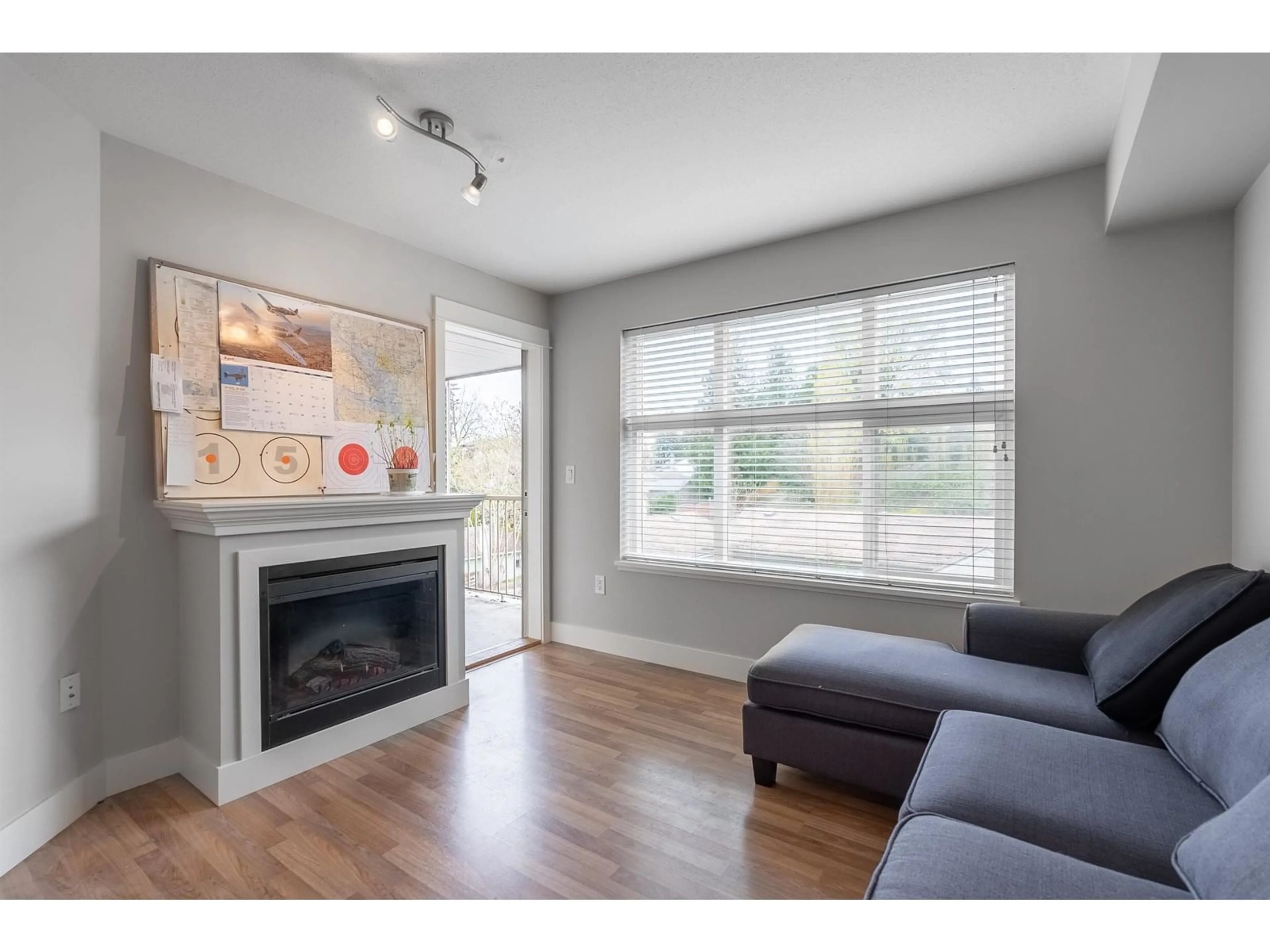 Living room with furniture, wood/laminate floor for 310 - 2515 PARK, Abbotsford British Columbia V2S0B2