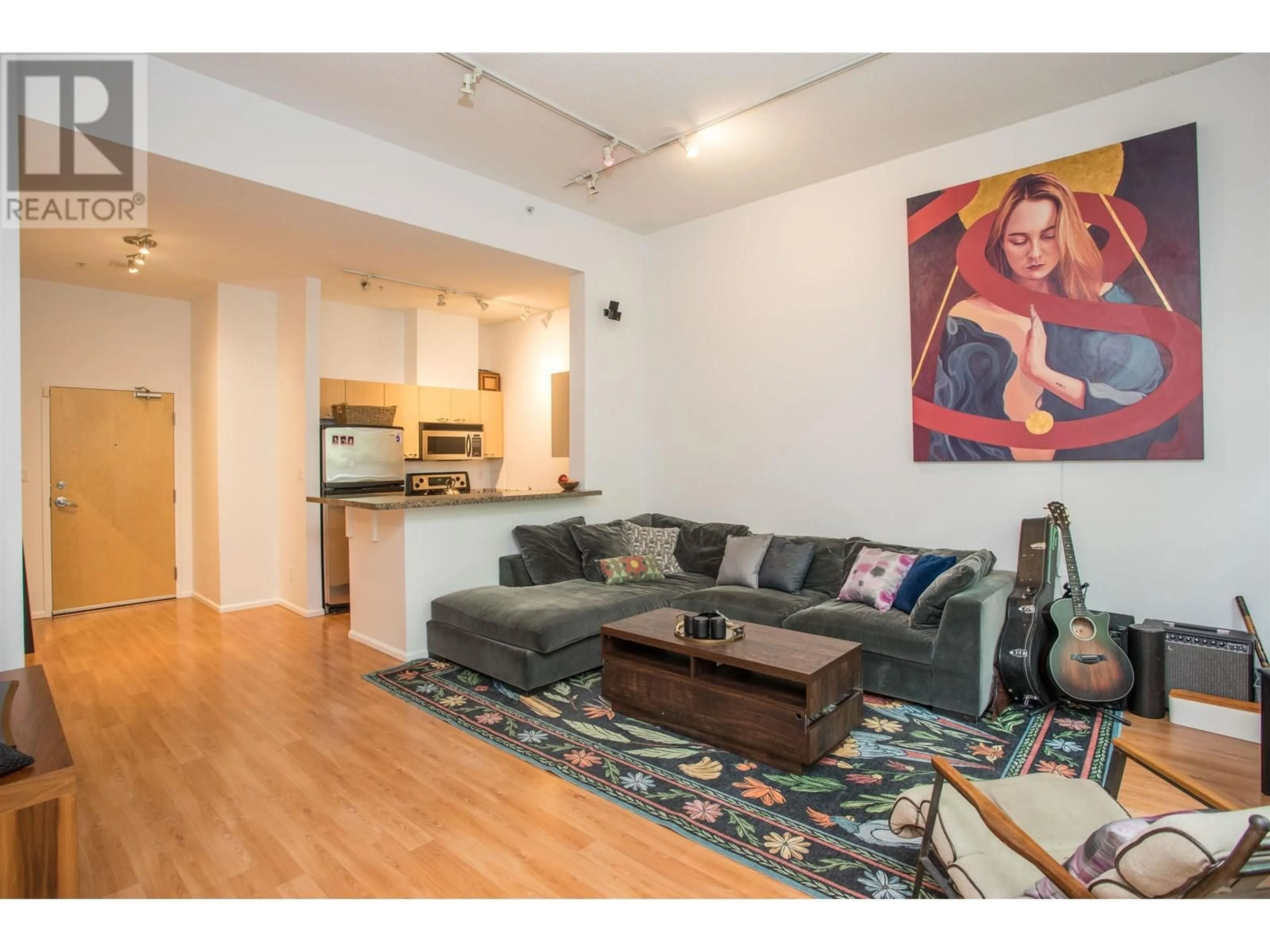 Living room with furniture, wood/laminate floor for TH8 - 707 BROUGHTON STREET, Vancouver British Columbia V6G3K5