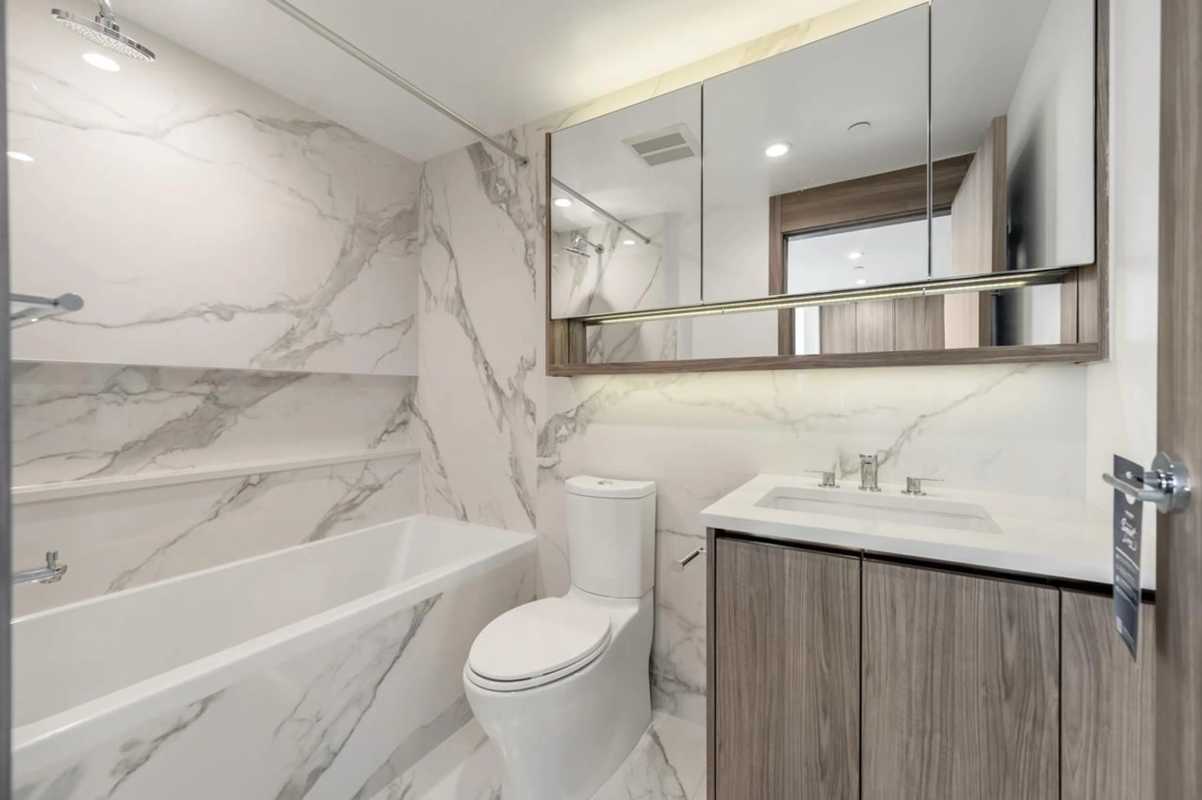 Contemporary bathroom, ceramic/tile floor for 2807 - 13768 100, Surrey British Columbia V3T0V2