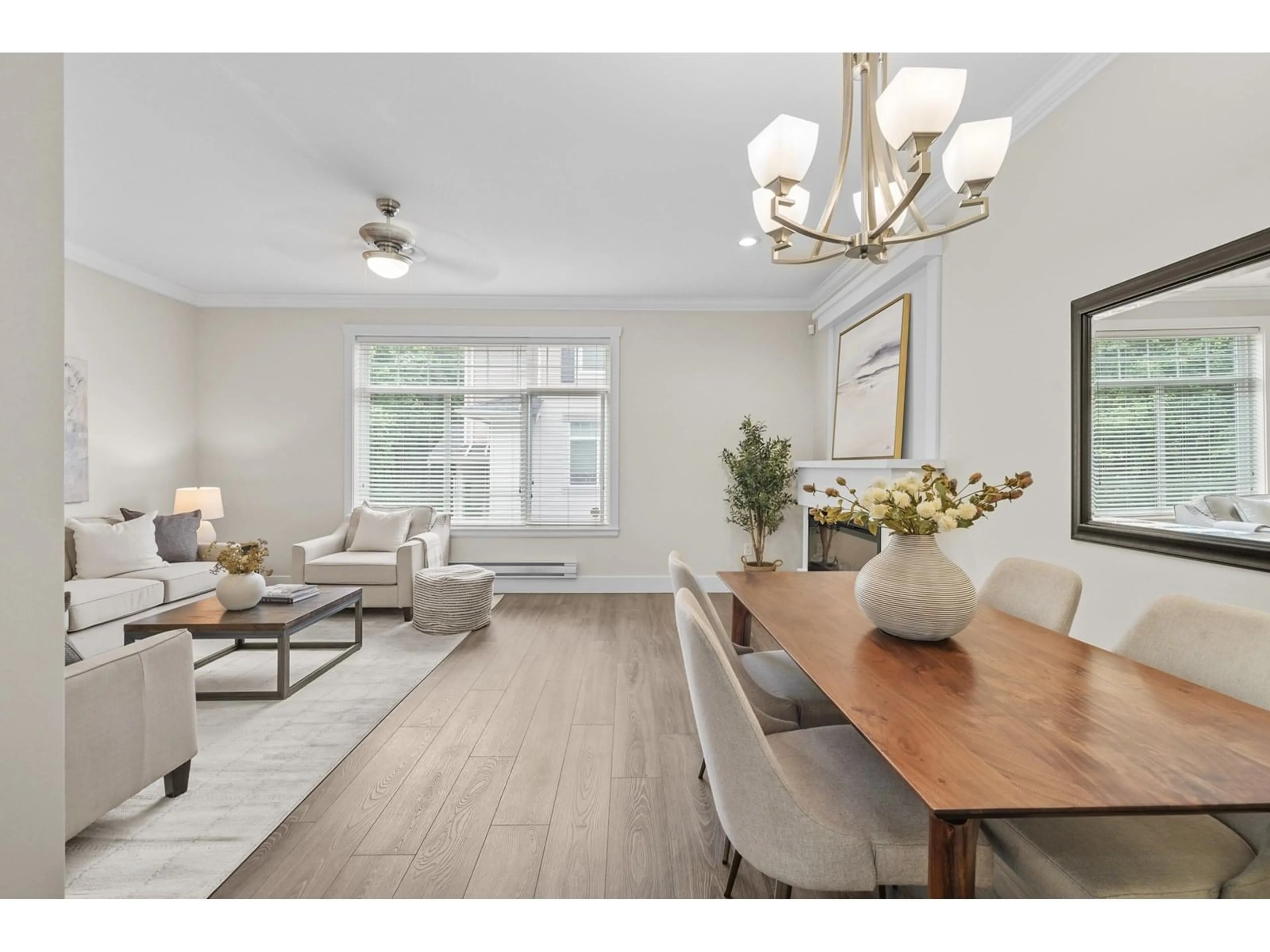 Living room with furniture, wood/laminate floor for 123 - 15399 GUILDFORD, Surrey British Columbia V3R7C6