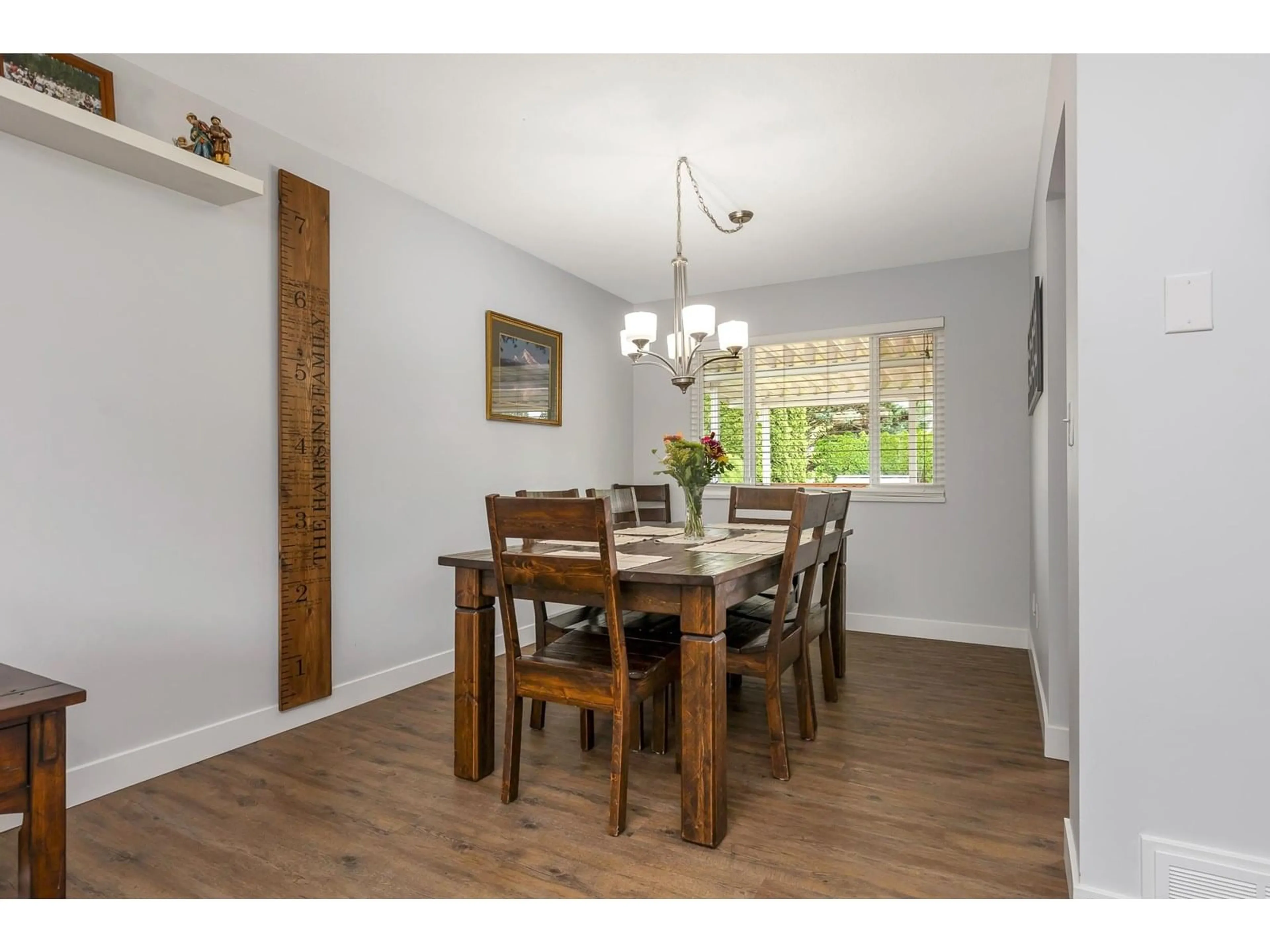 Dining room, wood/laminate floor for 32456 14TH, Mission British Columbia V2V2N7