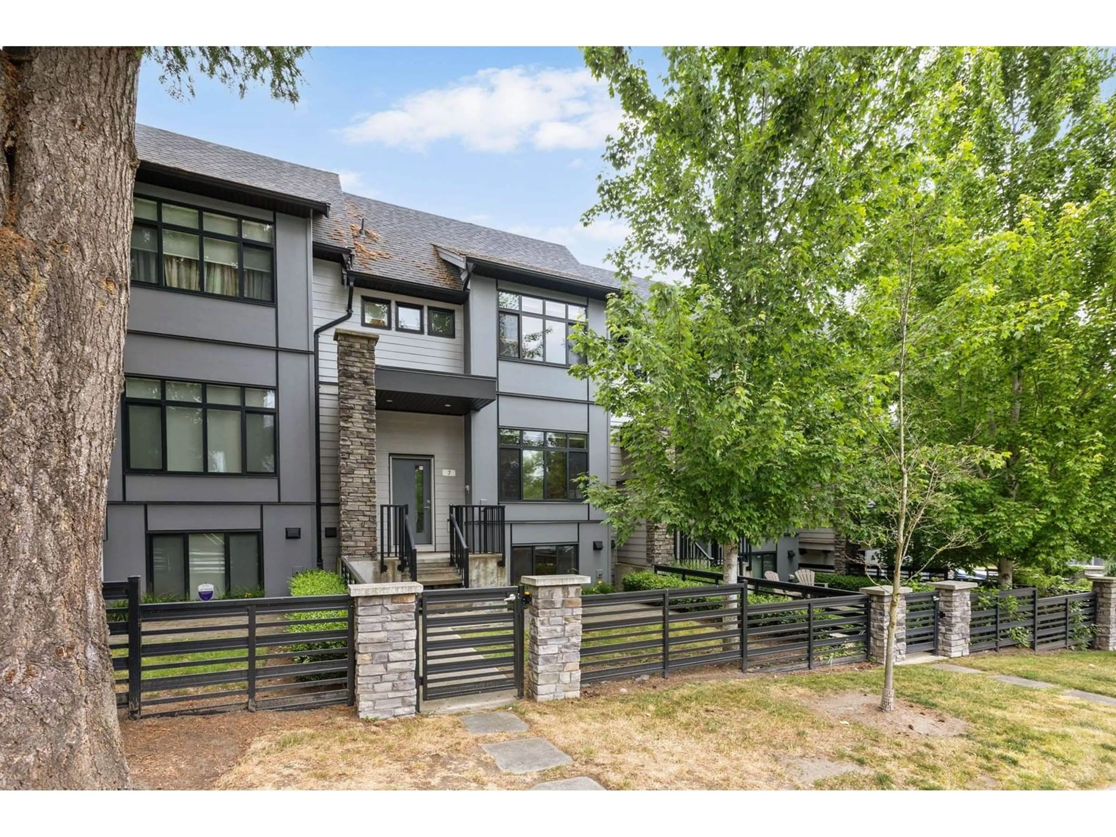 Home with brick exterior material, mountain view for 7 - 15177 60, Surrey British Columbia V3S5J7