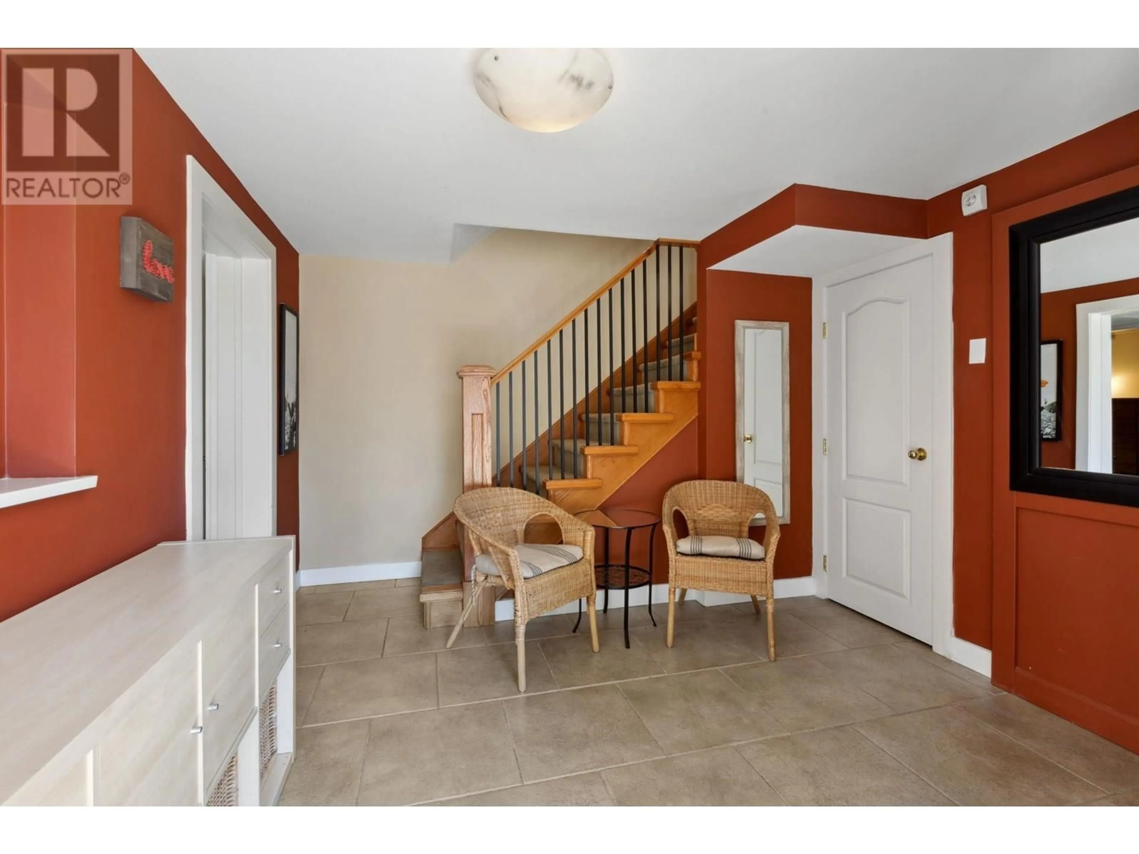 Indoor entryway for 2591 BELLOC STREET, North Vancouver British Columbia V7H1H9