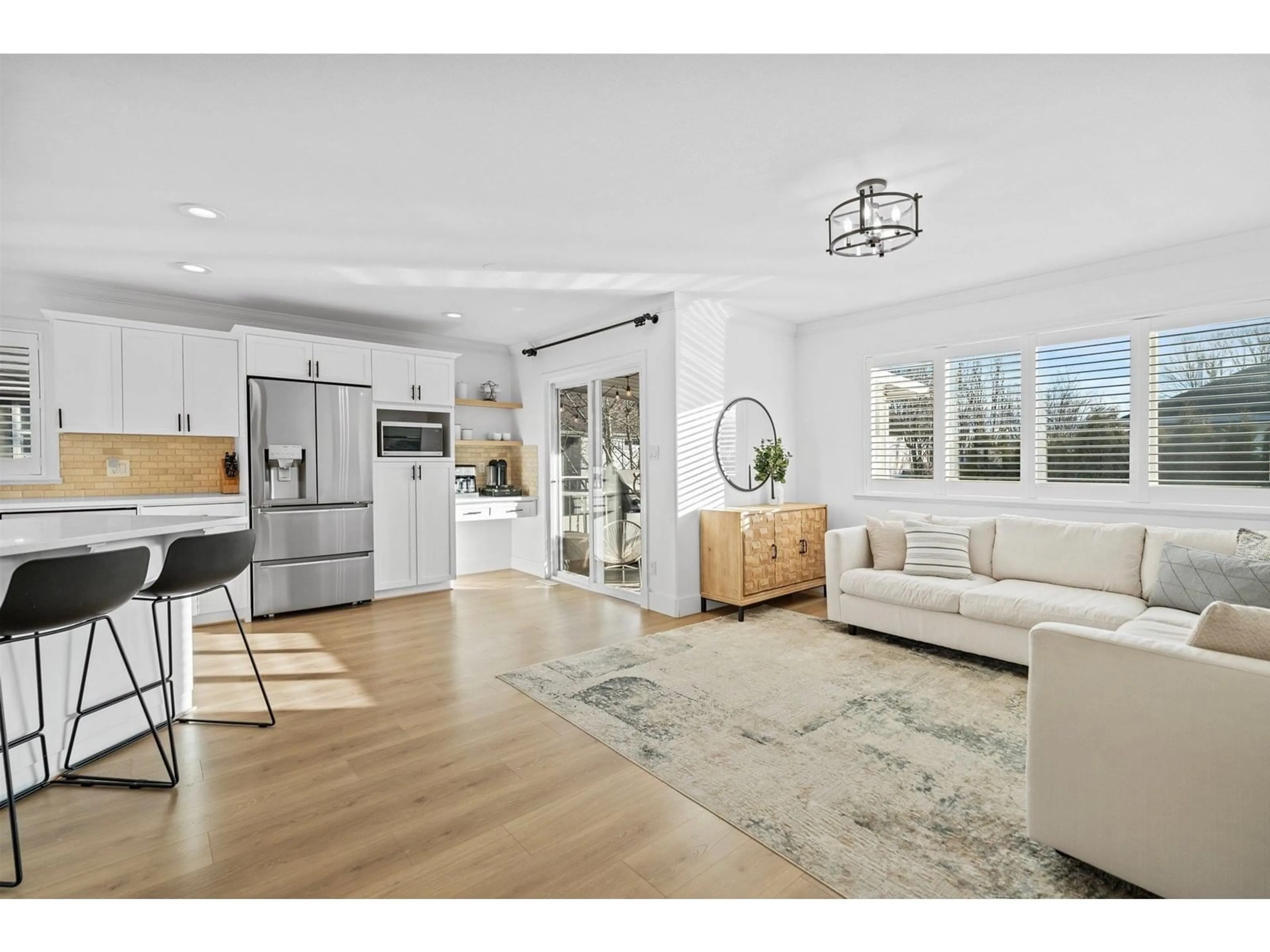 Open concept kitchen, unknown for 27222 27, Langley British Columbia V4W3Y8