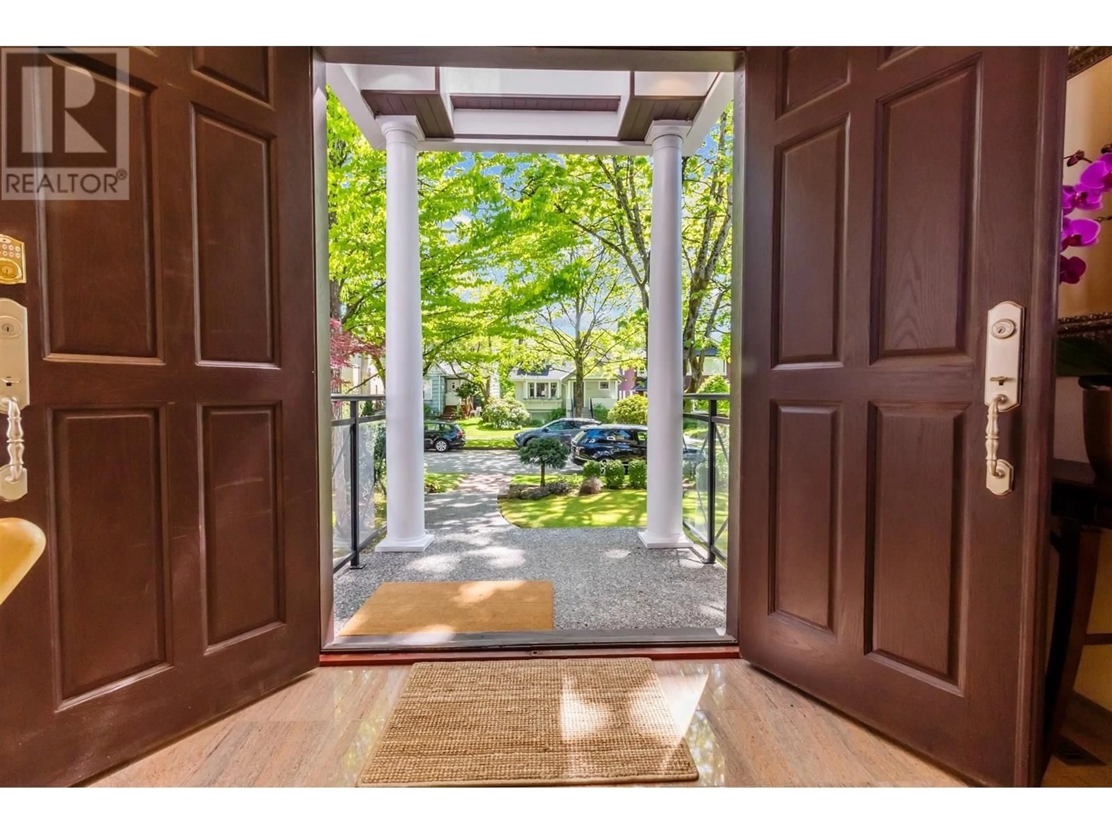 Indoor entryway for 3123 27TH AVENUE, Vancouver British Columbia V6L1W6