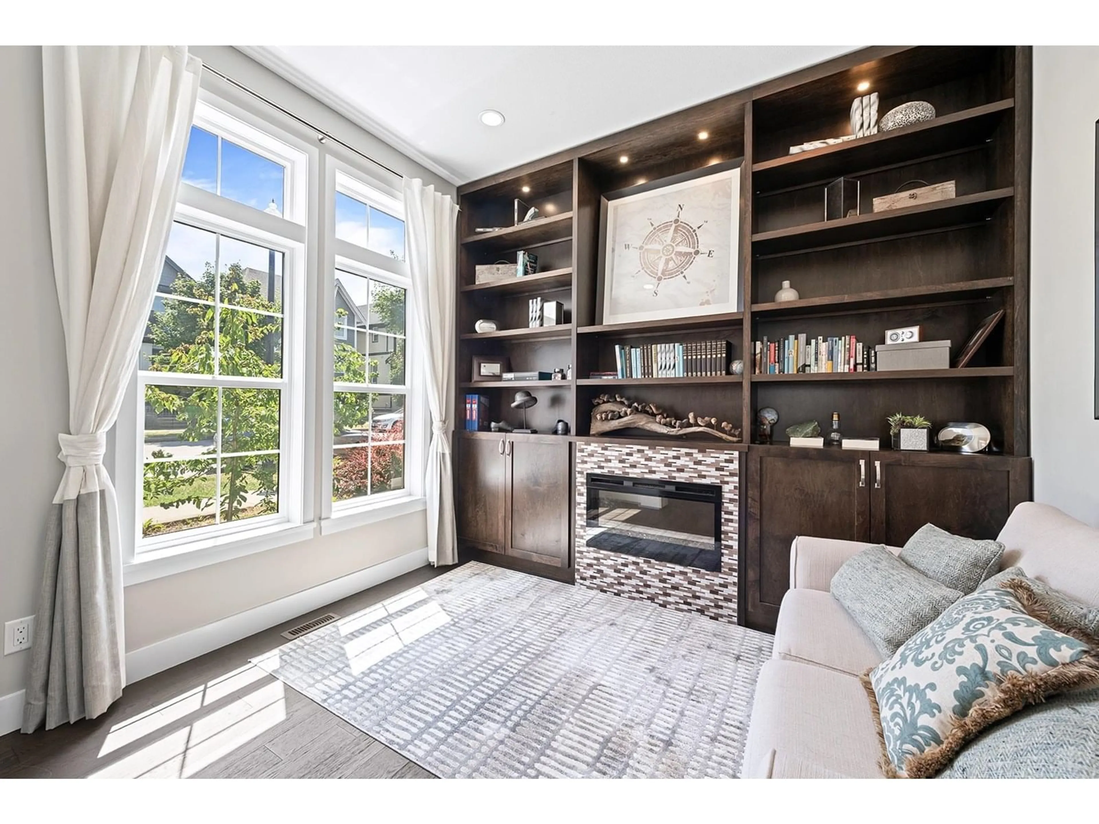 Living room with furniture, unknown for 15883 29A, Surrey British Columbia V3S0E5