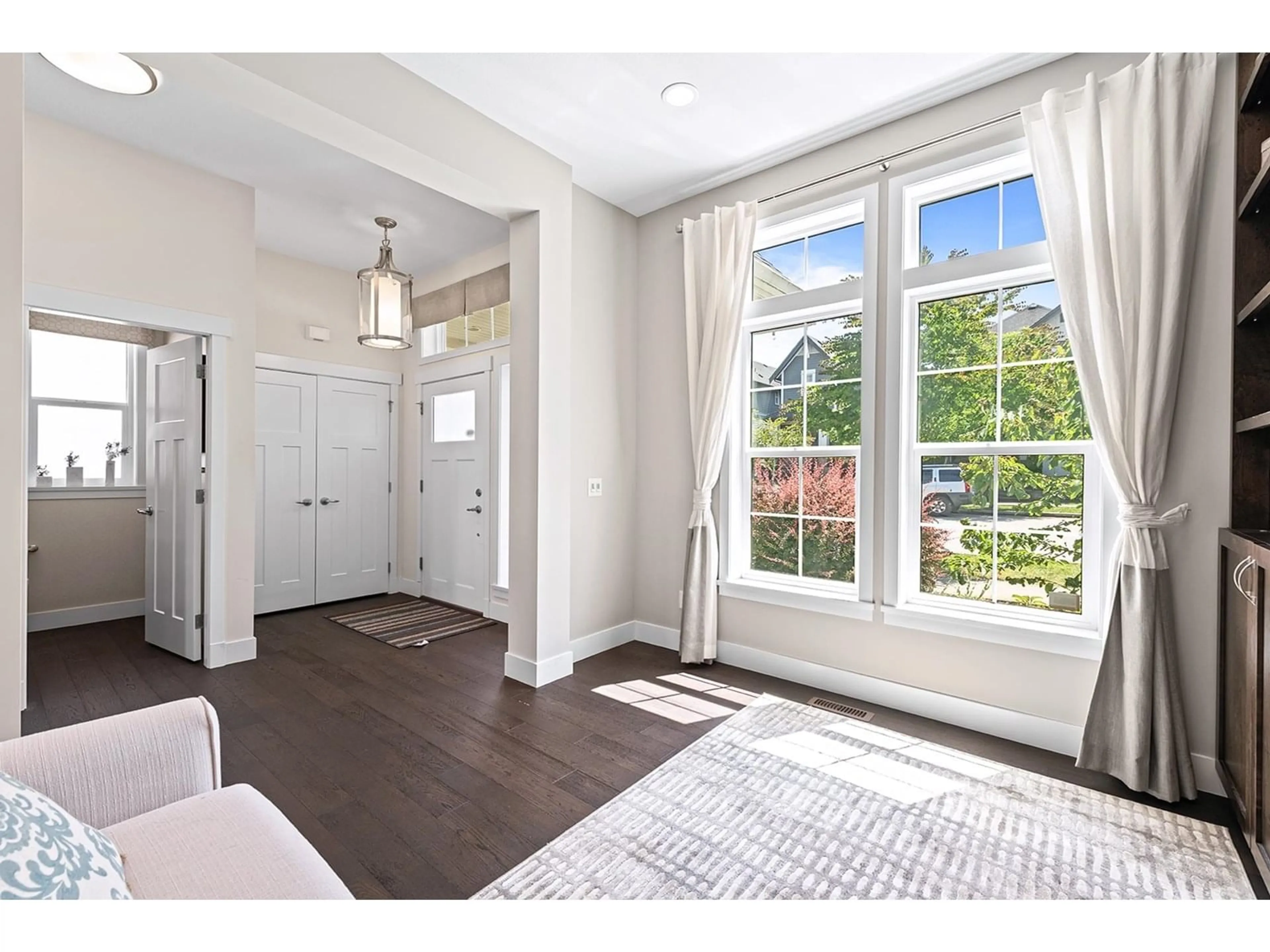 Indoor entryway for 15883 29A, Surrey British Columbia V3S0E5