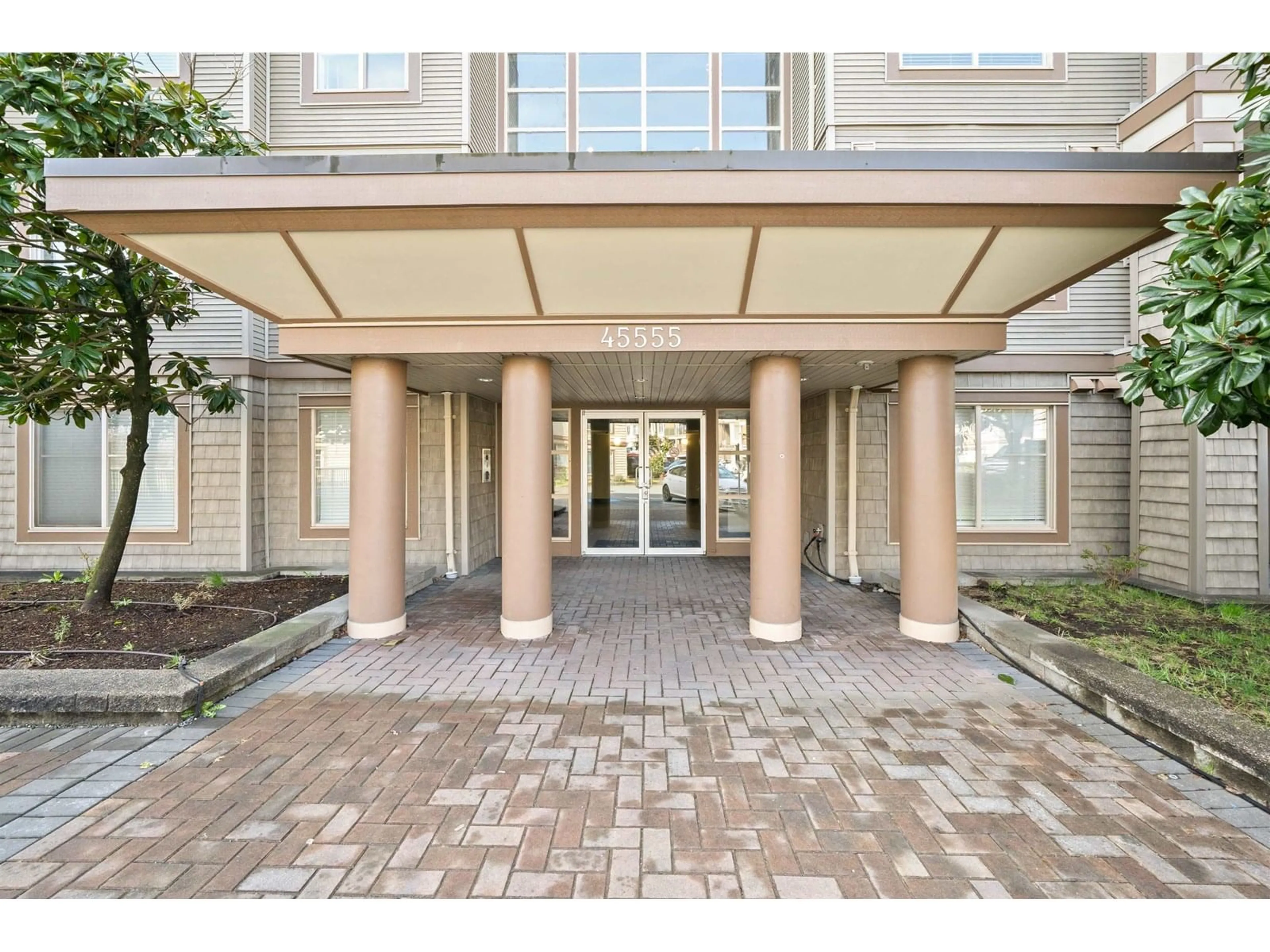 Indoor foyer for 414 - 45555 YALE ROAD, Chilliwack British Columbia V2P0A9