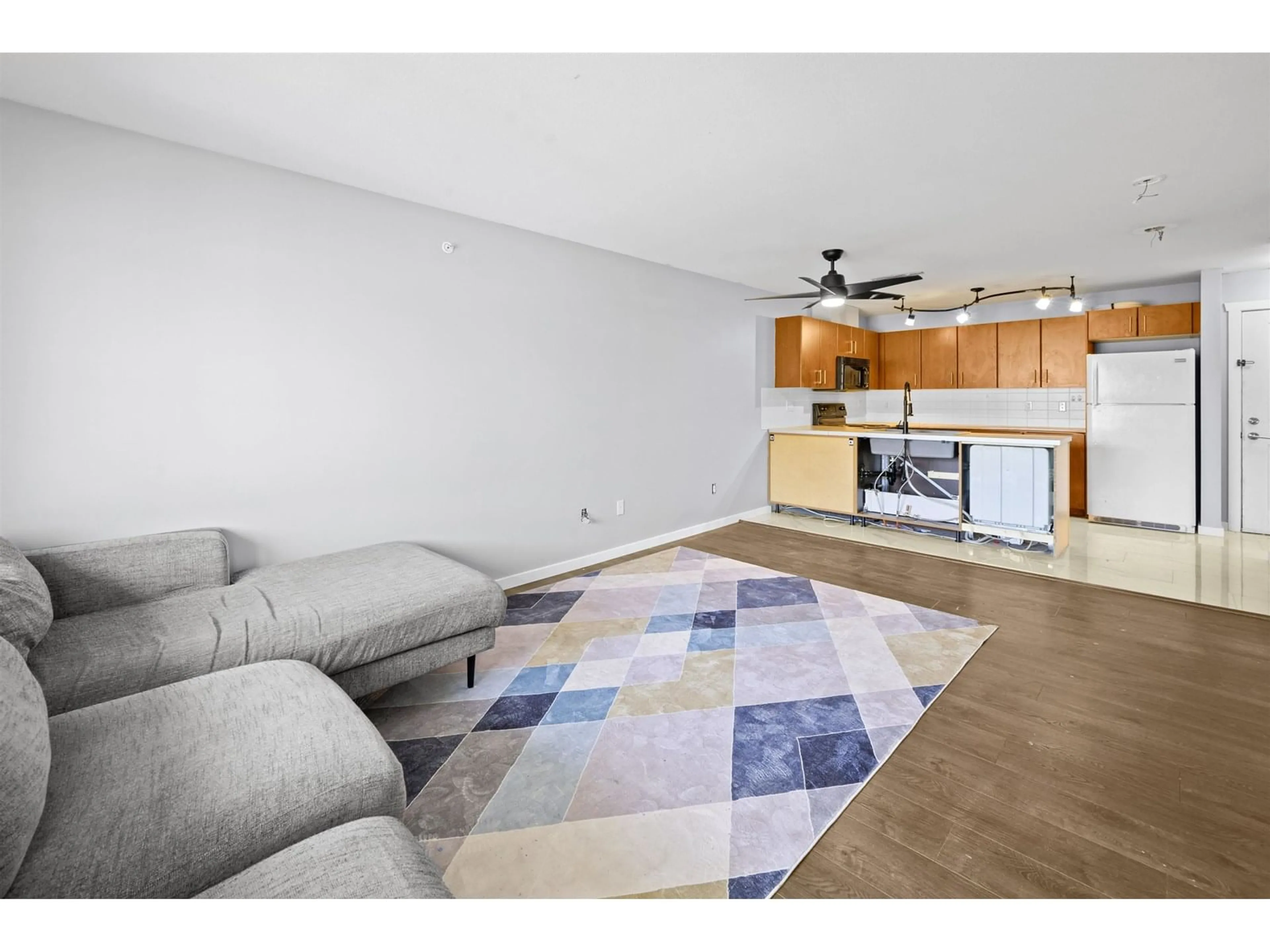 Living room with furniture, unknown for 414 - 45555 YALE ROAD, Chilliwack British Columbia V2P0A9