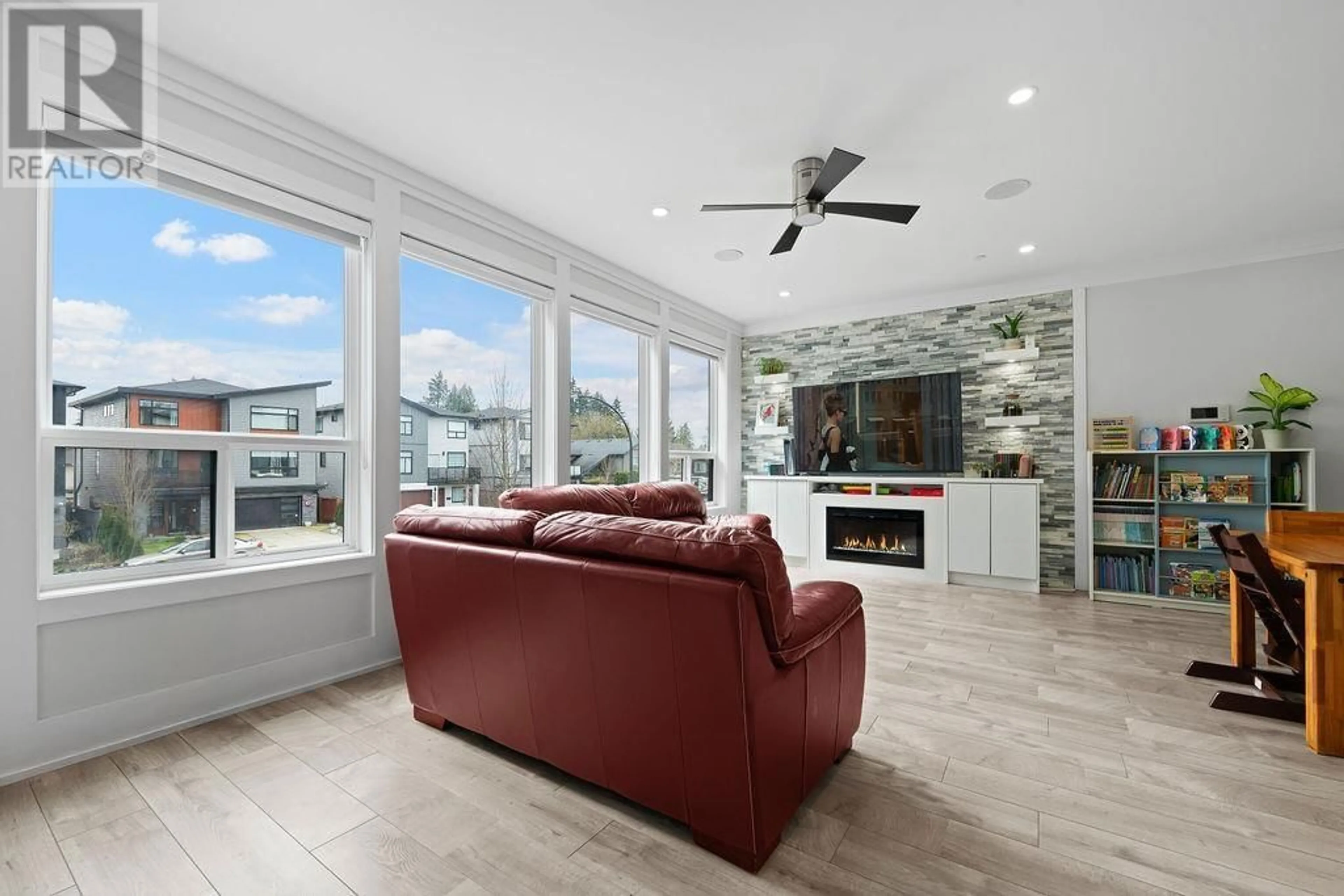 Living room with furniture, unknown for 23079 CLIFF AVENUE, Maple Ridge British Columbia V2X3L9