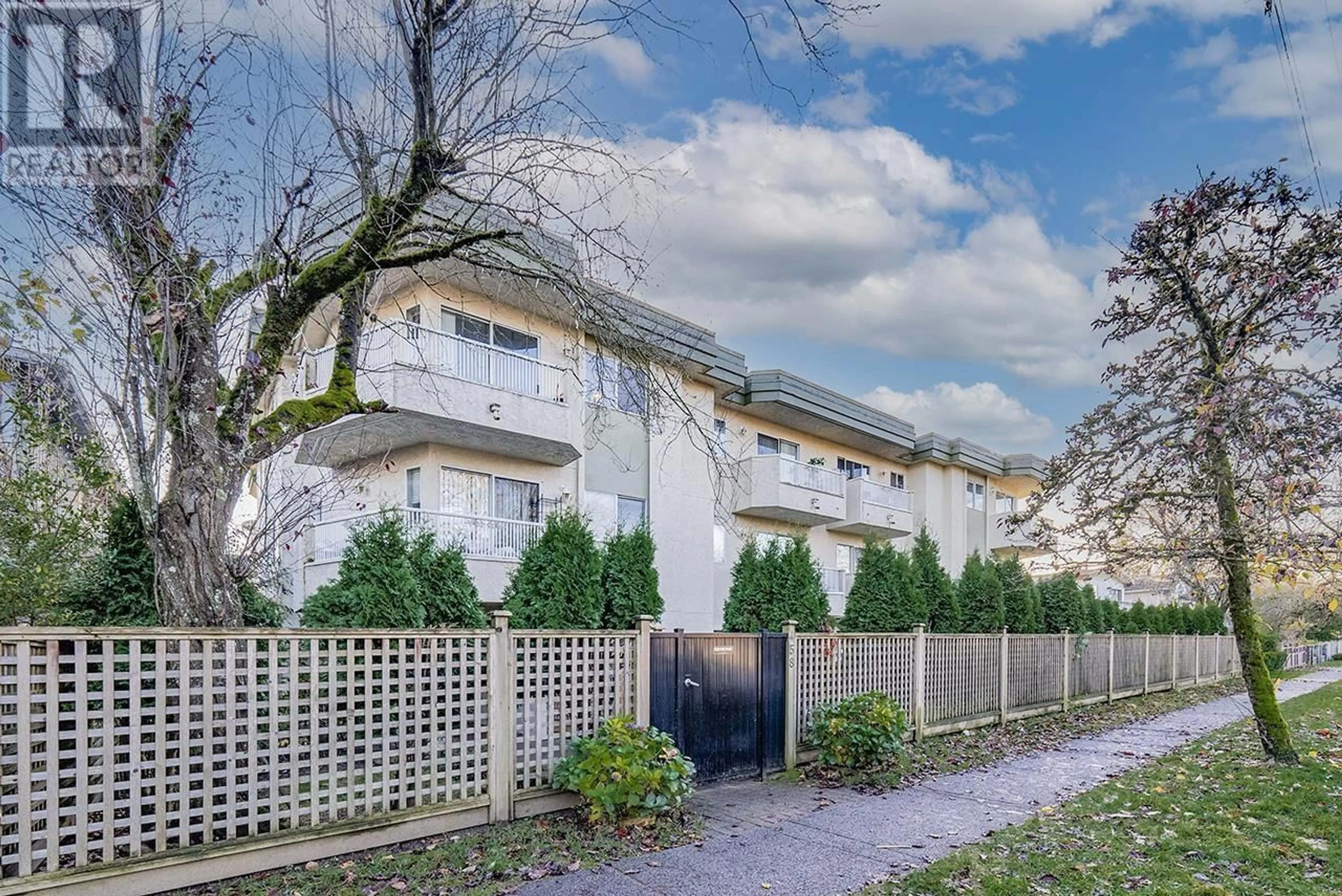 Unknown for 302 - 458 43RD AVENUE, Vancouver British Columbia V5W1T4