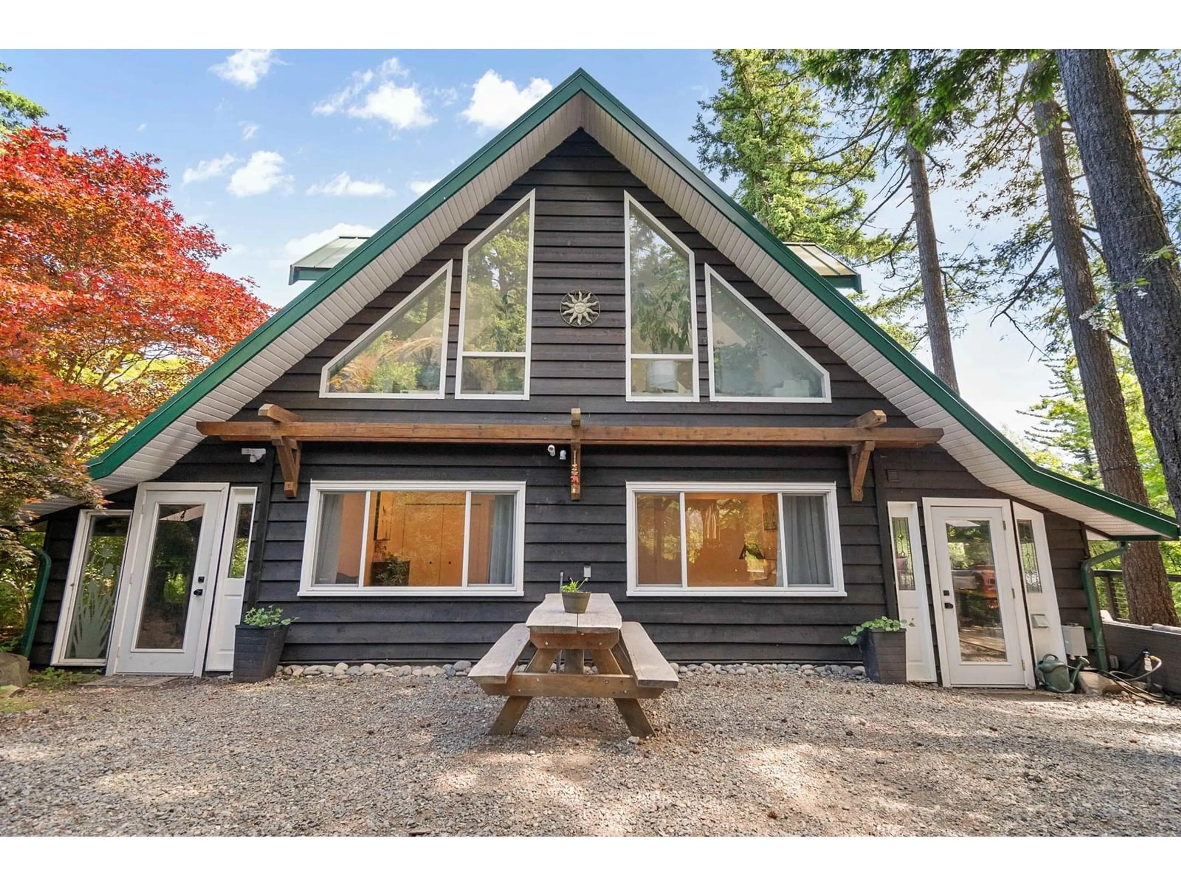 Home with vinyl exterior material, mountain view for 3599 LOUGHEED HIGHWAY, Agassiz British Columbia V0M1A1
