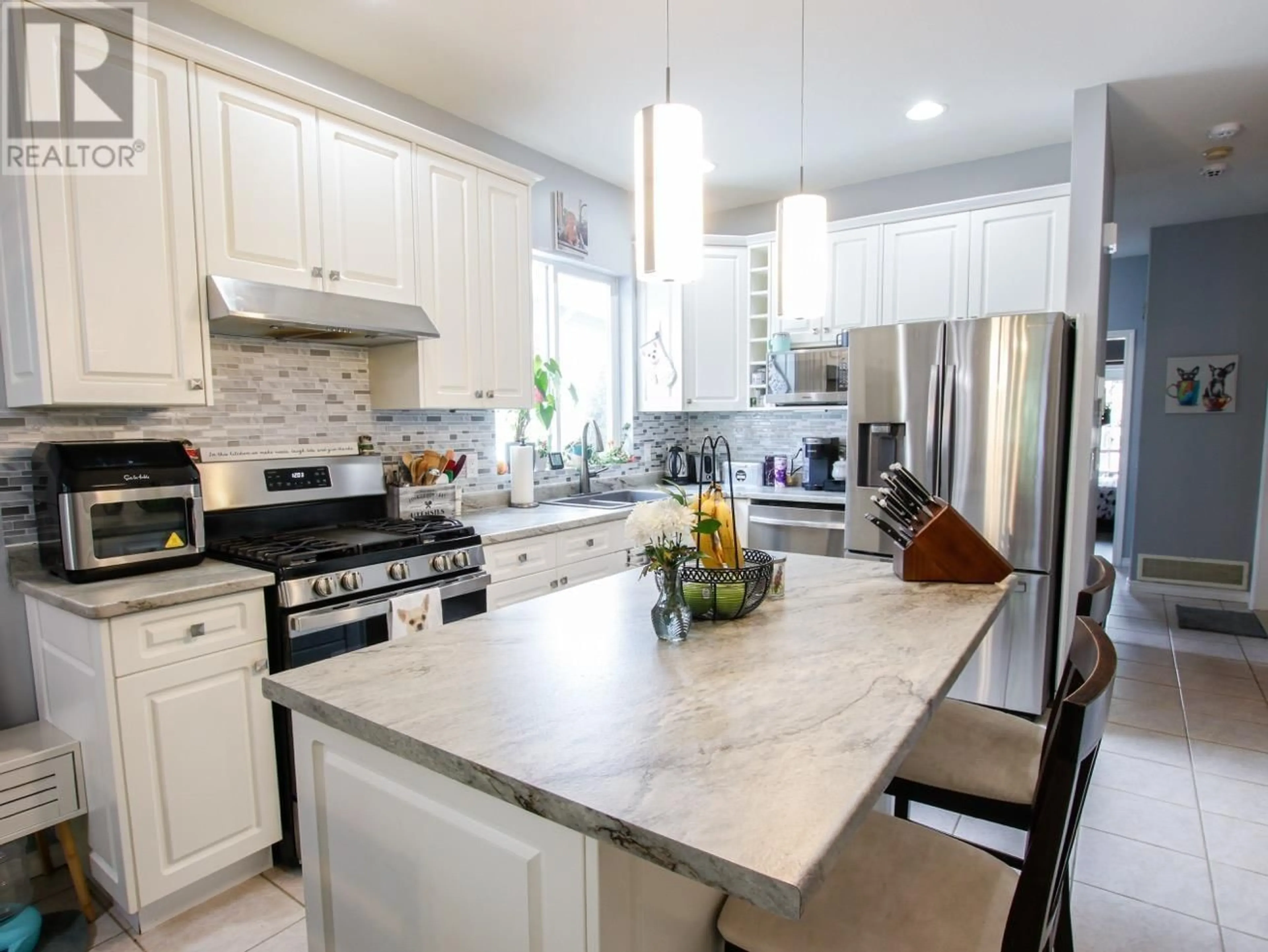 Open concept kitchen, ceramic/tile floor for 11483 228 STREET, Maple Ridge British Columbia V2X3P3