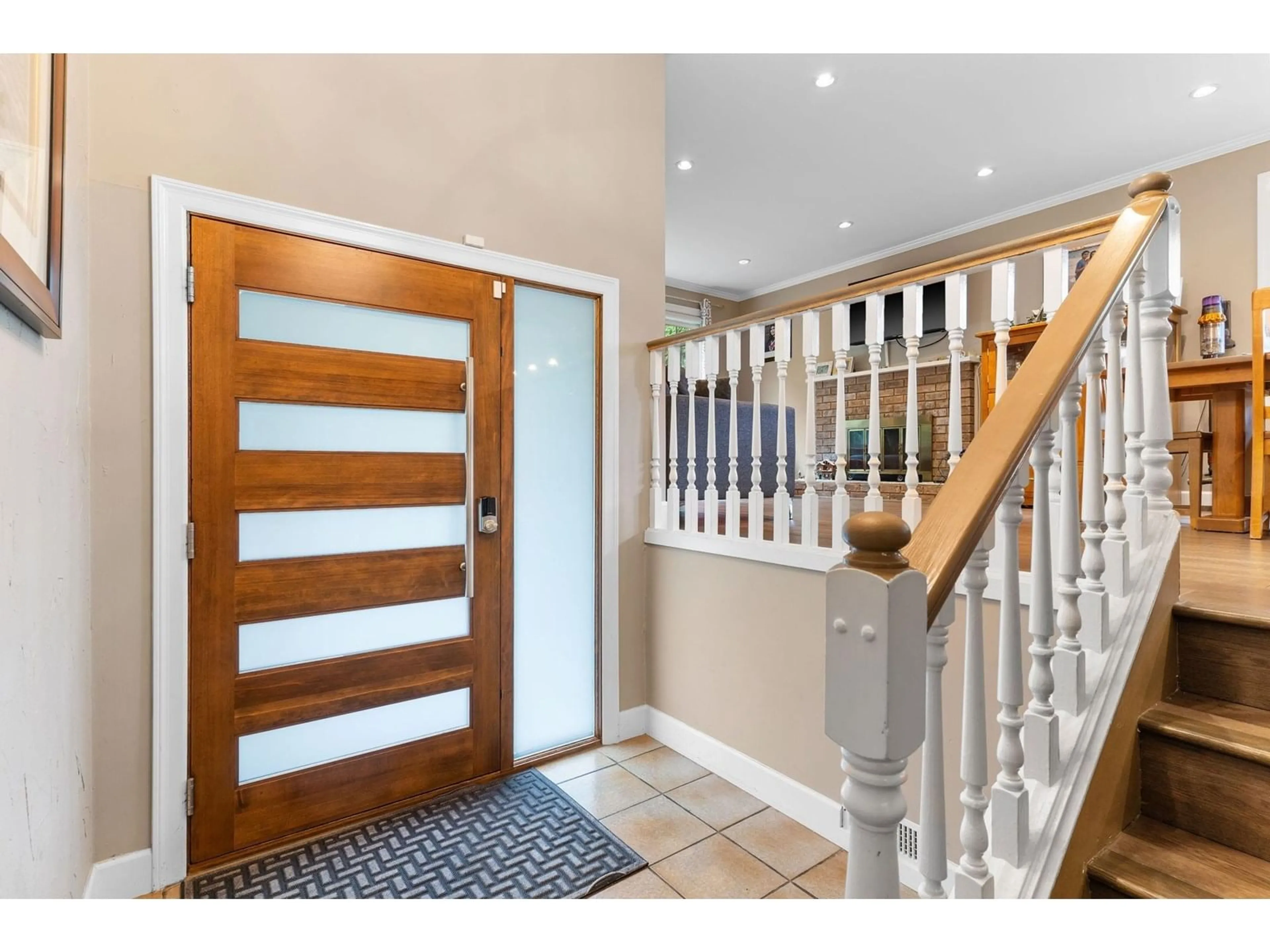 Indoor entryway for 6667 131, Surrey British Columbia V3W8J4