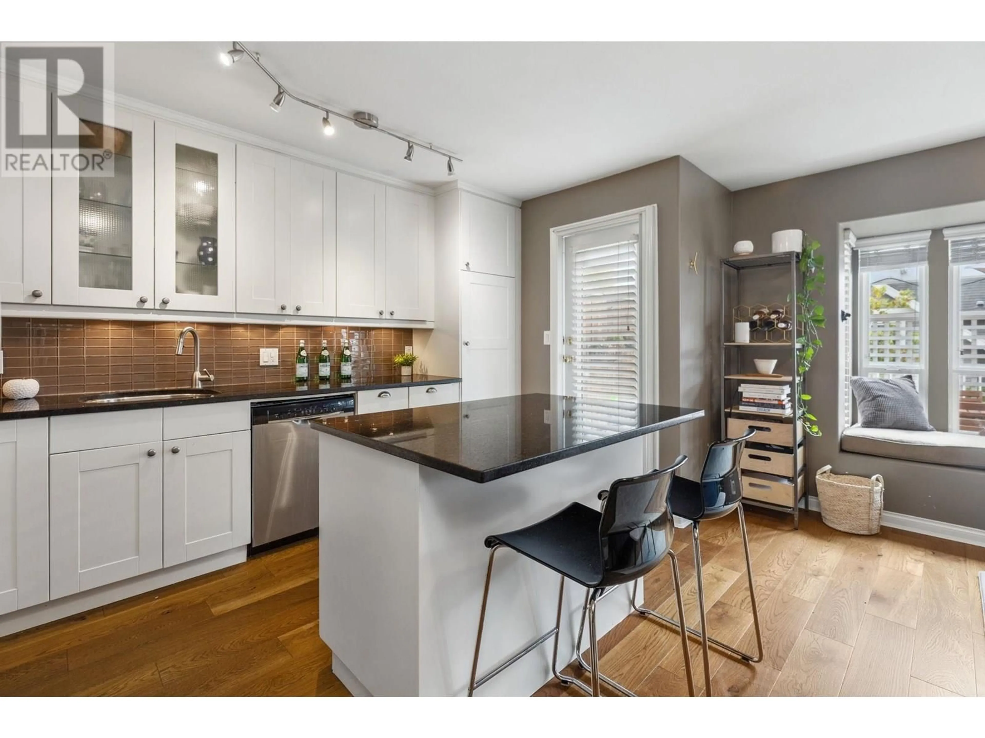 Open concept kitchen, wood/laminate floor for 112 - 225 6TH STREET, North Vancouver British Columbia V7L1P4
