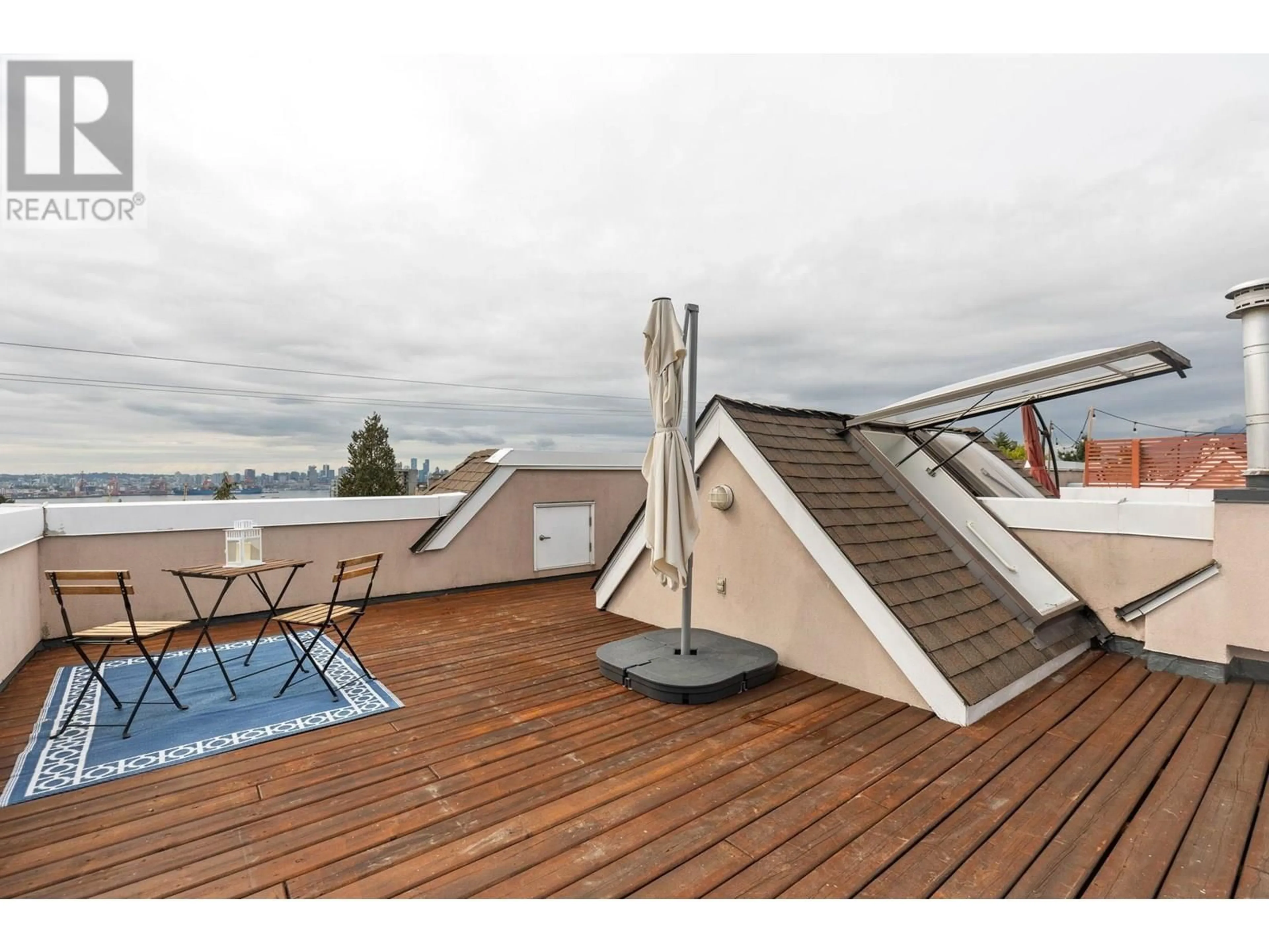Patio, unknown for 112 - 225 6TH STREET, North Vancouver British Columbia V7L1P4