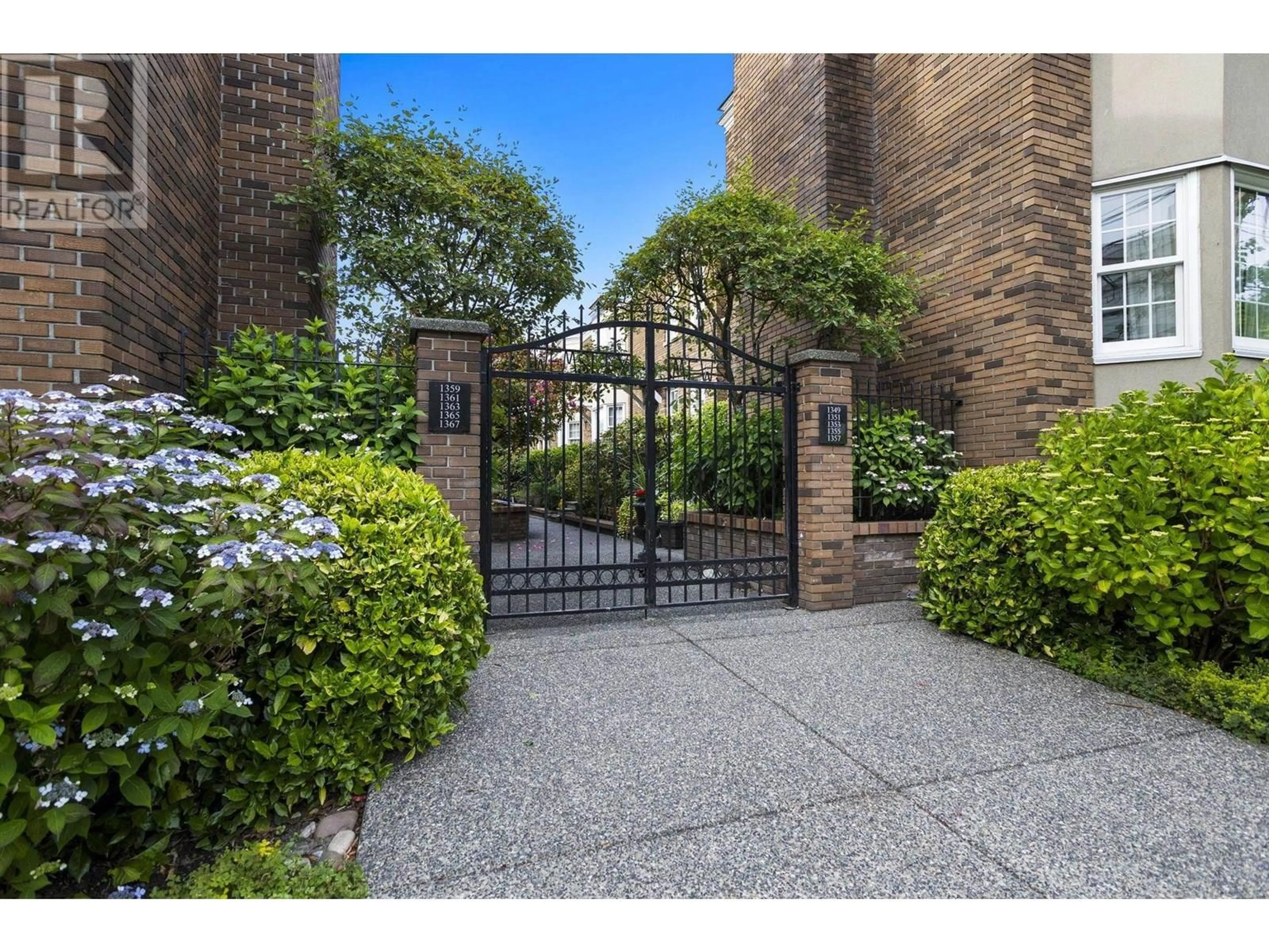 Indoor entryway for 1365 7TH AVENUE, Vancouver British Columbia V6H1B8