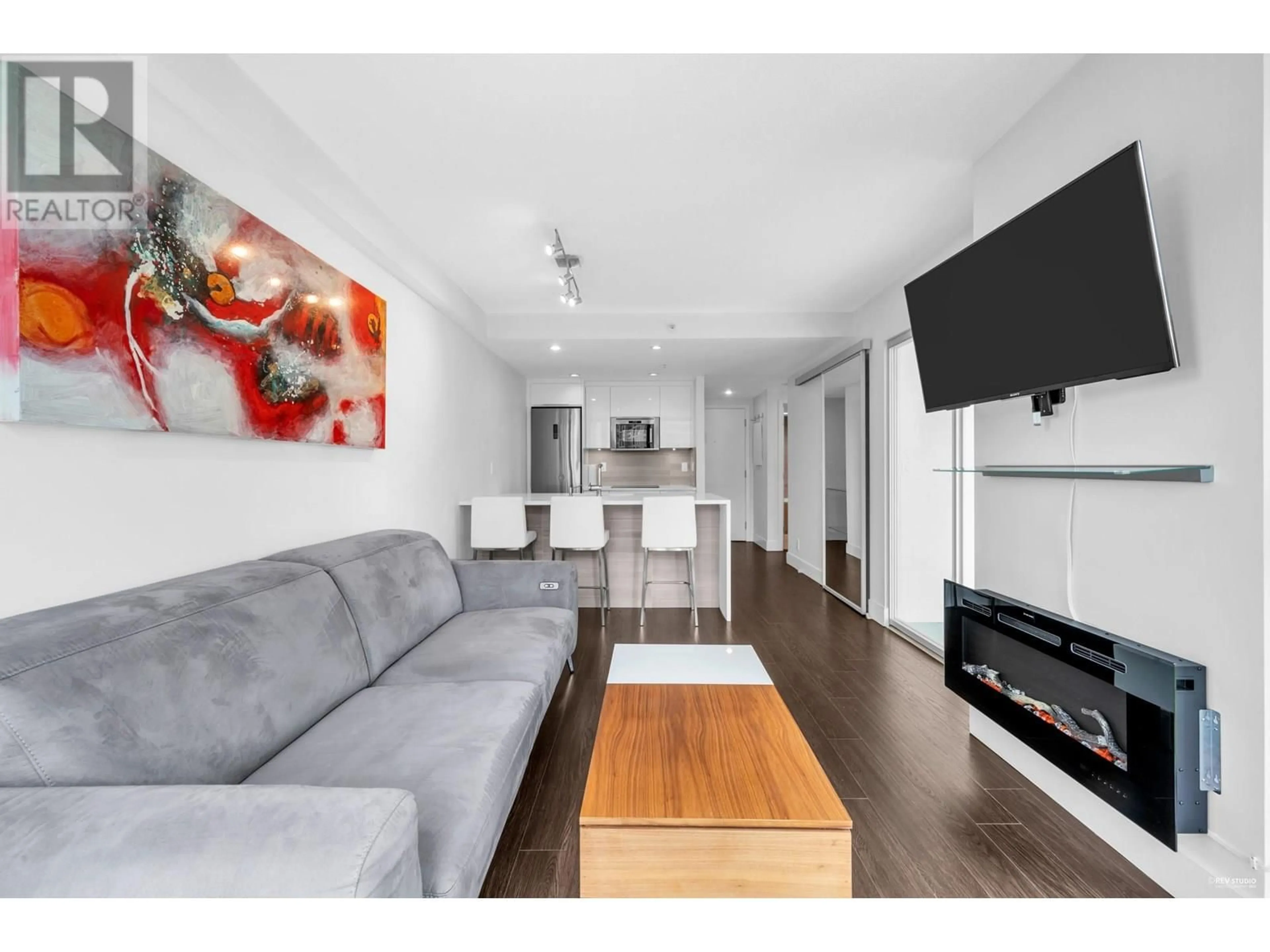 Living room with furniture, wood/laminate floor for 1007 - 1331 GEORGIA STREET, Vancouver British Columbia V6E4P1