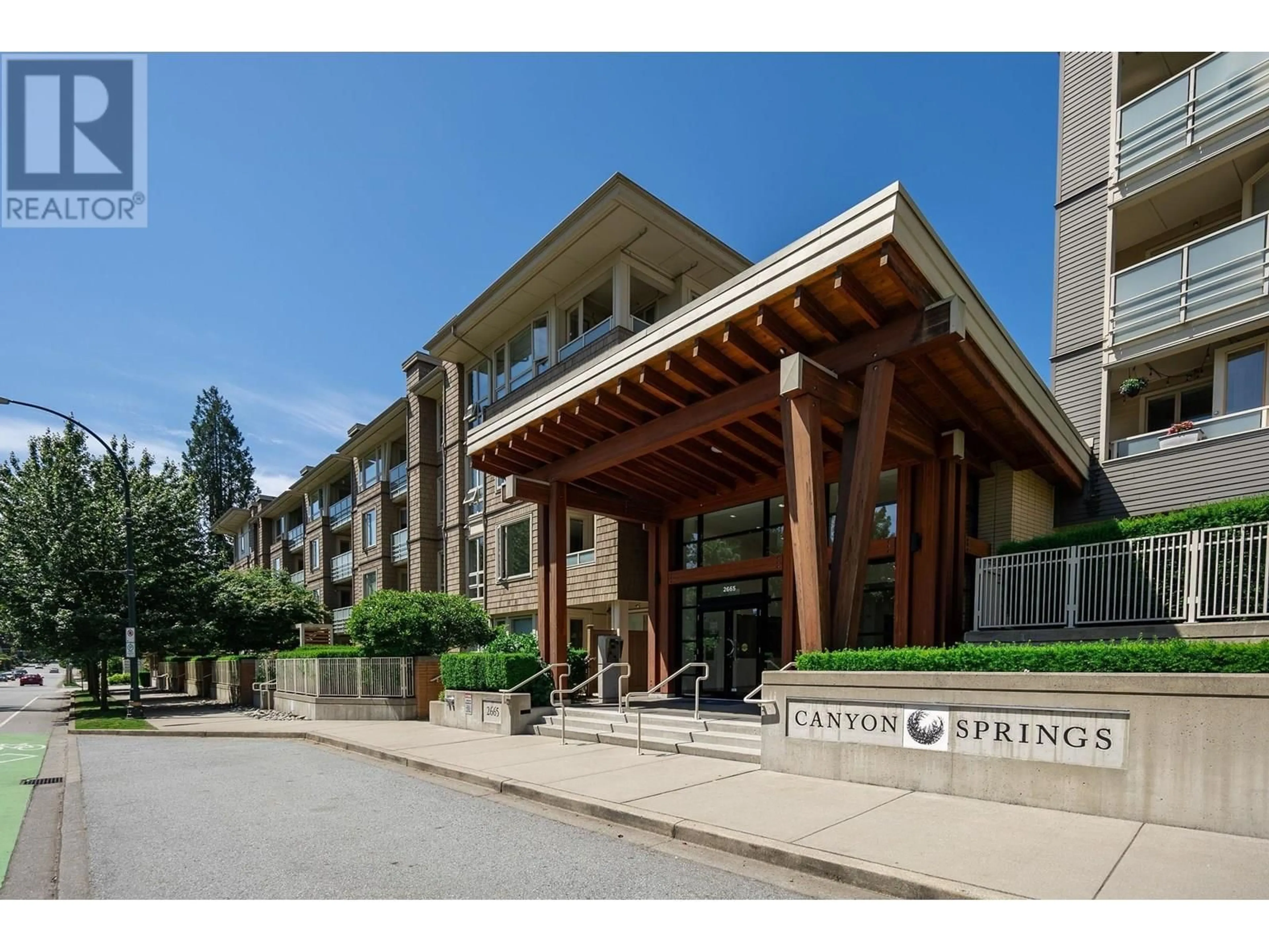 Indoor foyer for 410 - 2665 MOUNTAIN HIGHWAY, Vancouver British Columbia V7J0A8