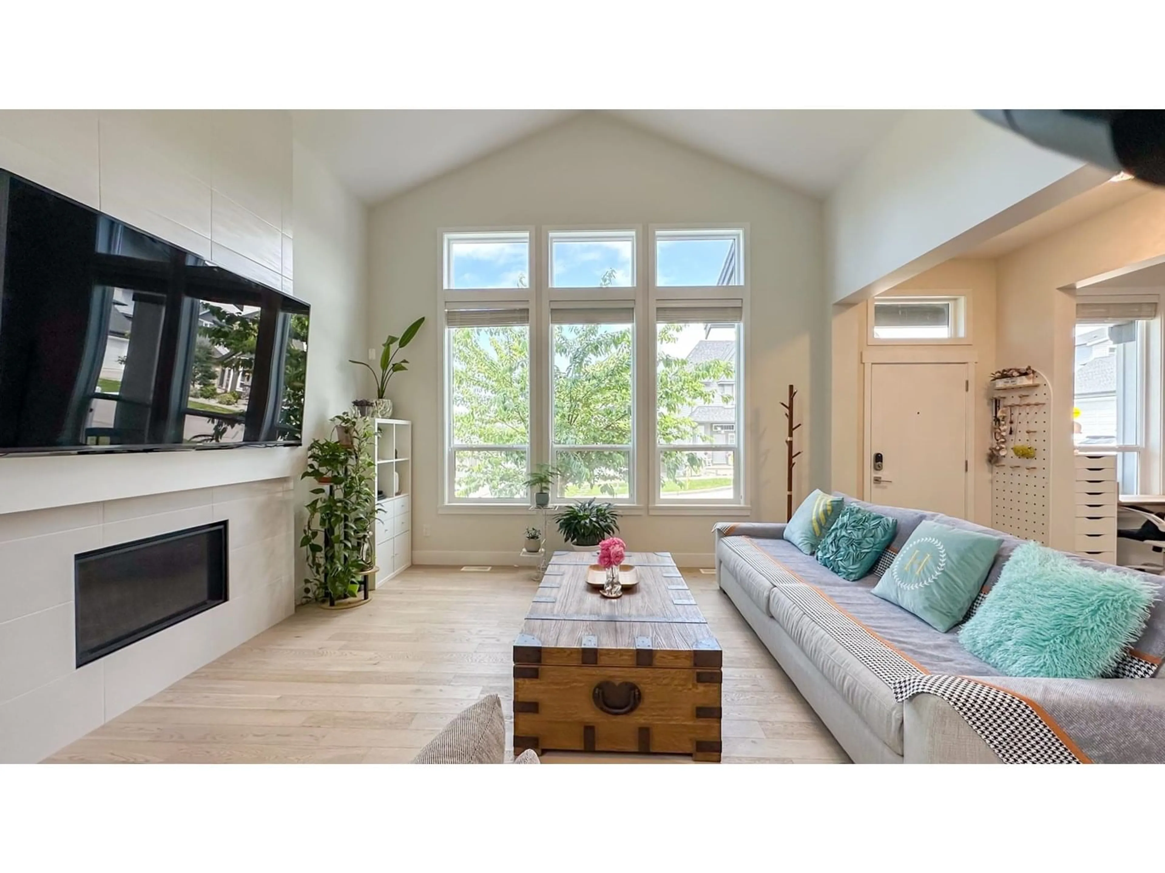 Living room with furniture, unknown for 2118 165, Surrey British Columbia V3Z0V7