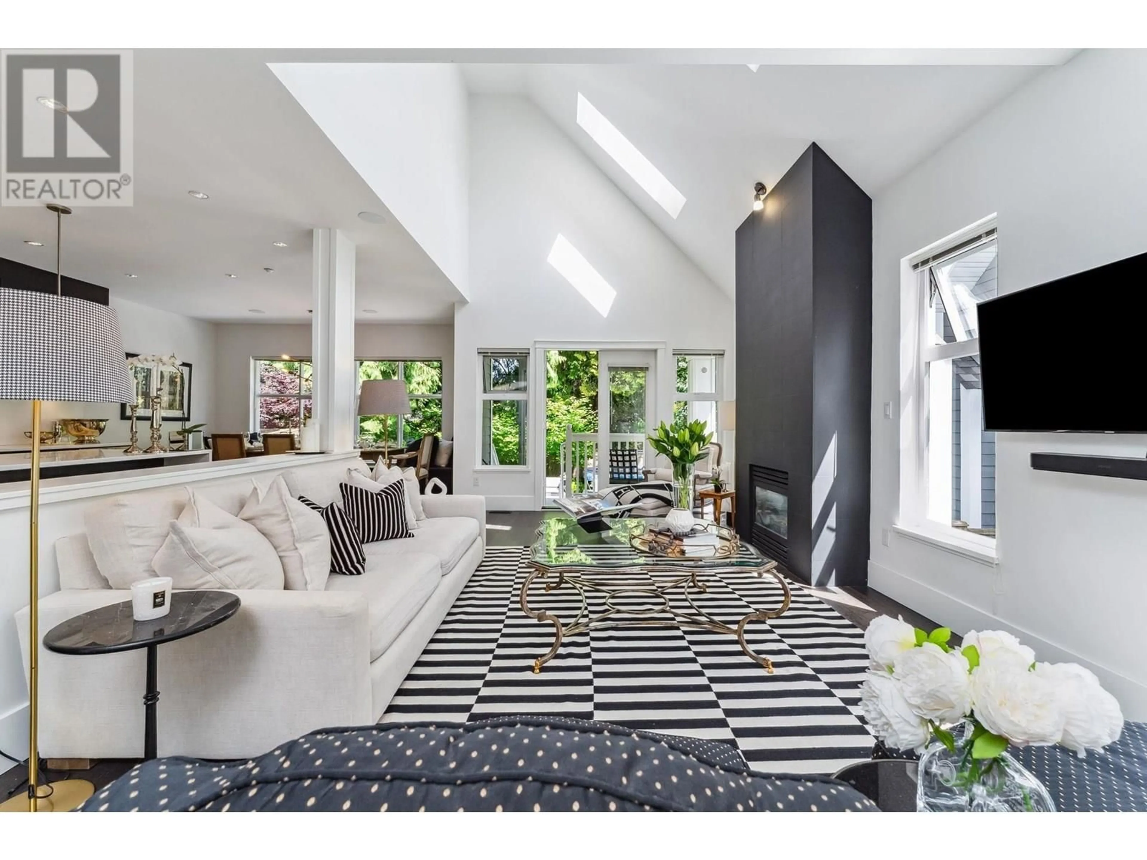 Unknown for 3761 EDGEMONT BOULEVARD, North Vancouver British Columbia V7R2P6