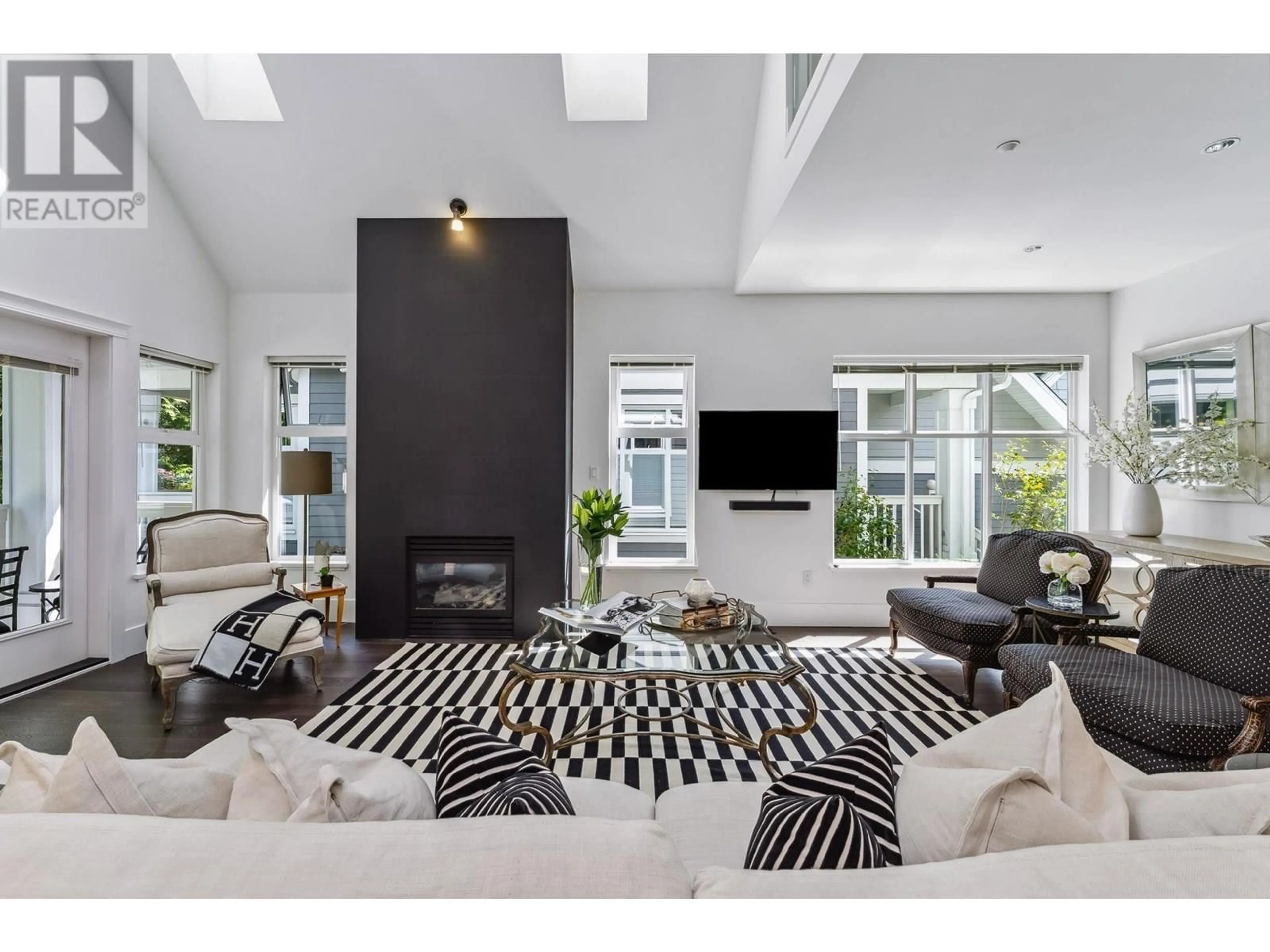 Living room with furniture, unknown for 3761 EDGEMONT BOULEVARD, North Vancouver British Columbia V7R2P6