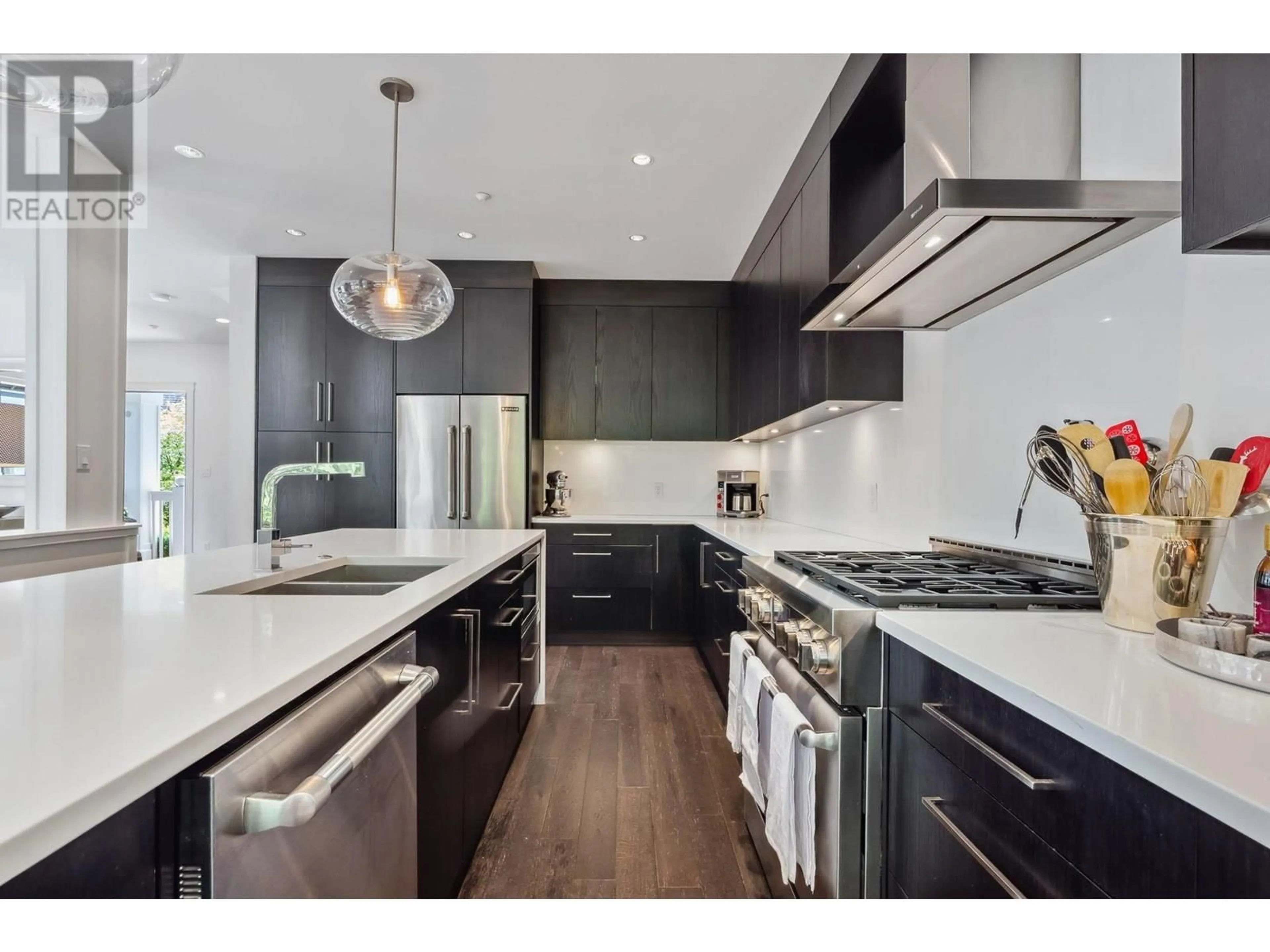 Contemporary kitchen, unknown for 3761 EDGEMONT BOULEVARD, North Vancouver British Columbia V7R2P6