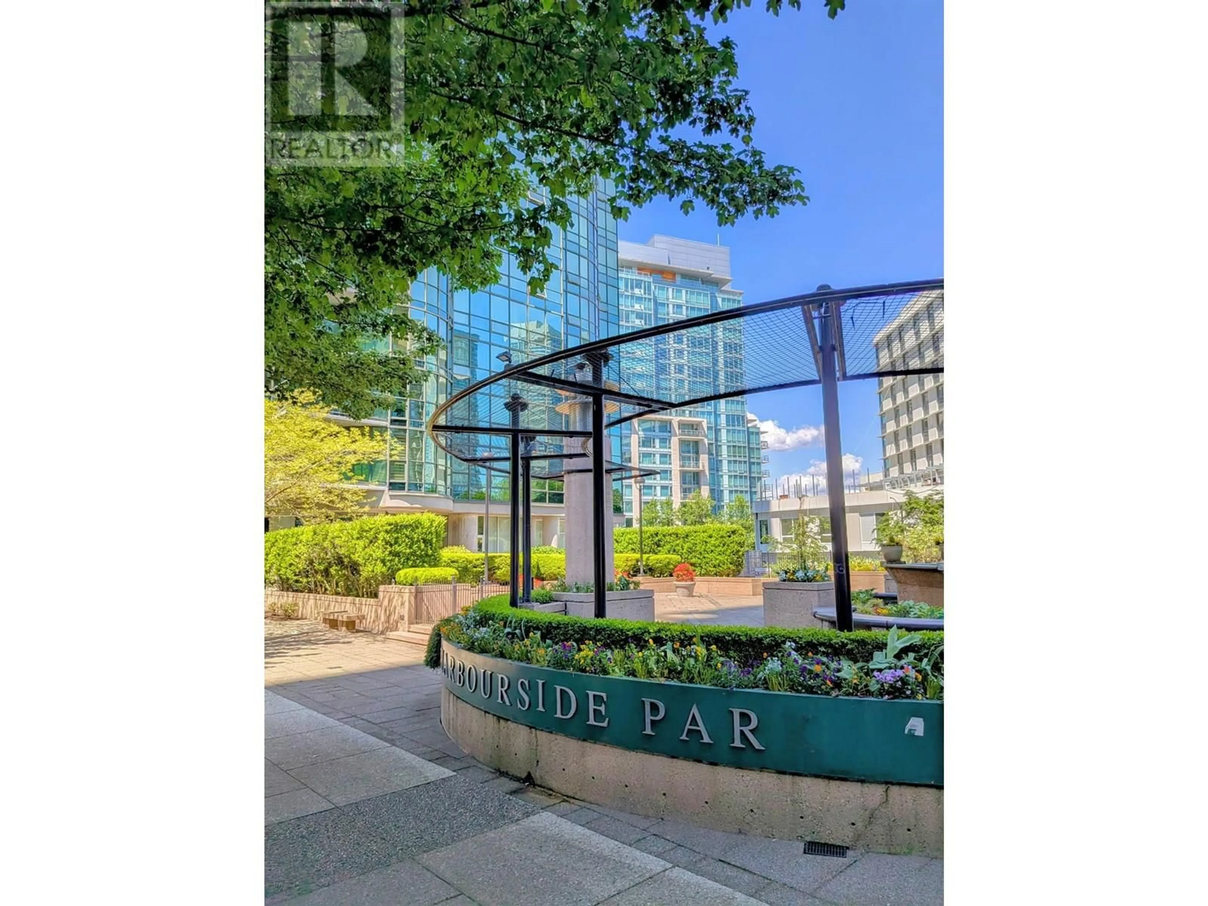 Indoor foyer for 302 - 588 BROUGHTON STREET, Vancouver British Columbia V6G3E3