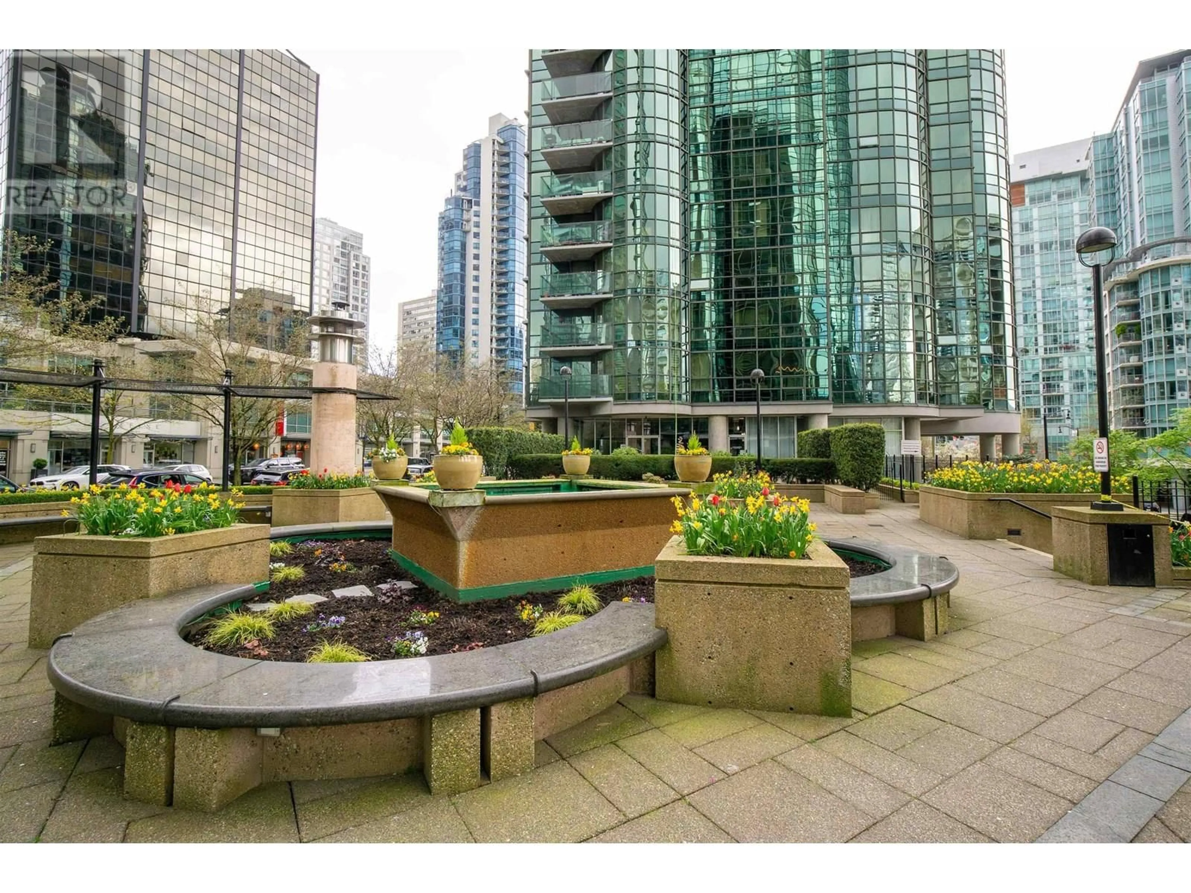 Patio, street for 302 - 588 BROUGHTON STREET, Vancouver British Columbia V6G3E3
