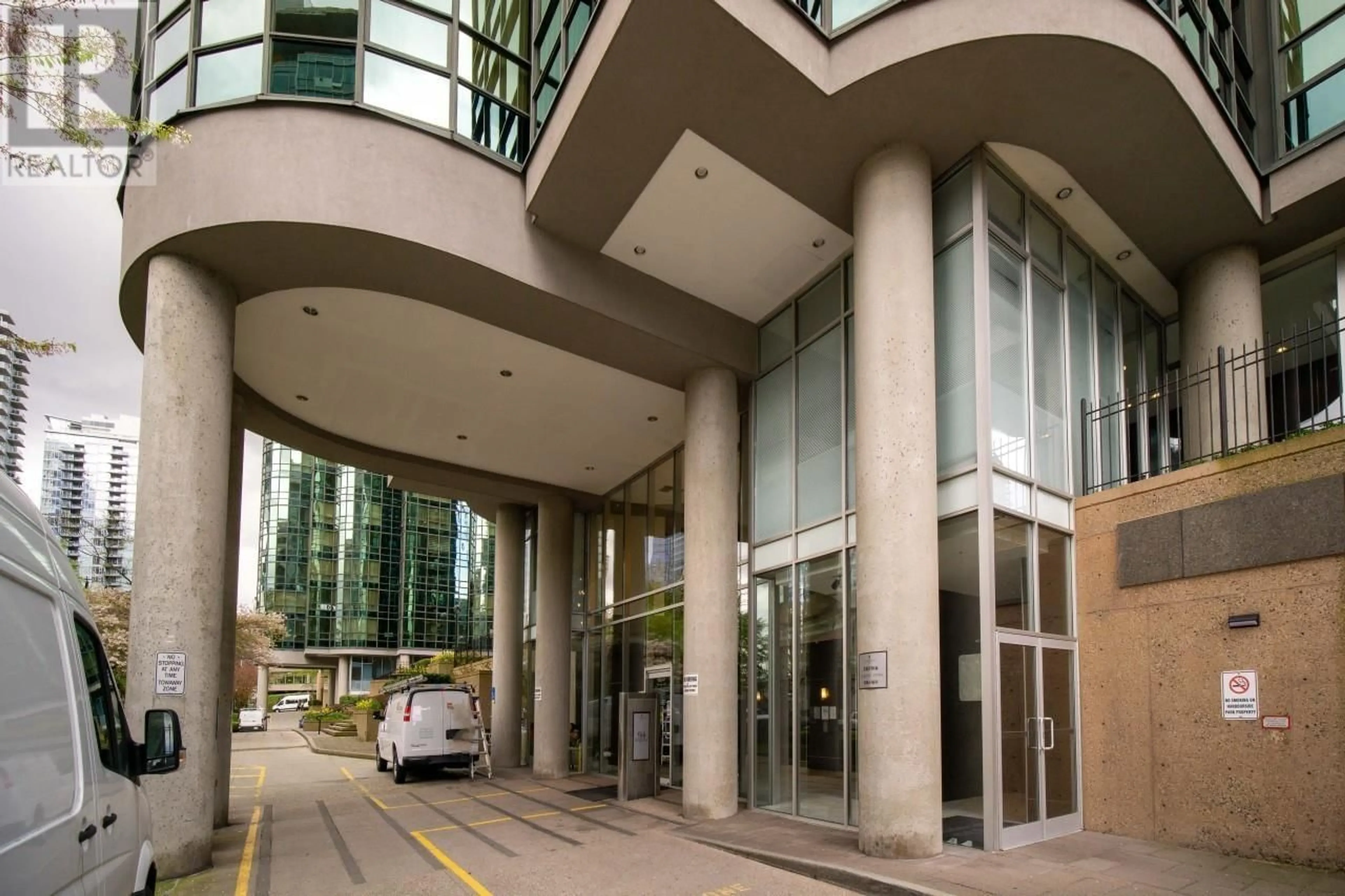 Indoor foyer for 302 - 588 BROUGHTON STREET, Vancouver British Columbia V6G3E3