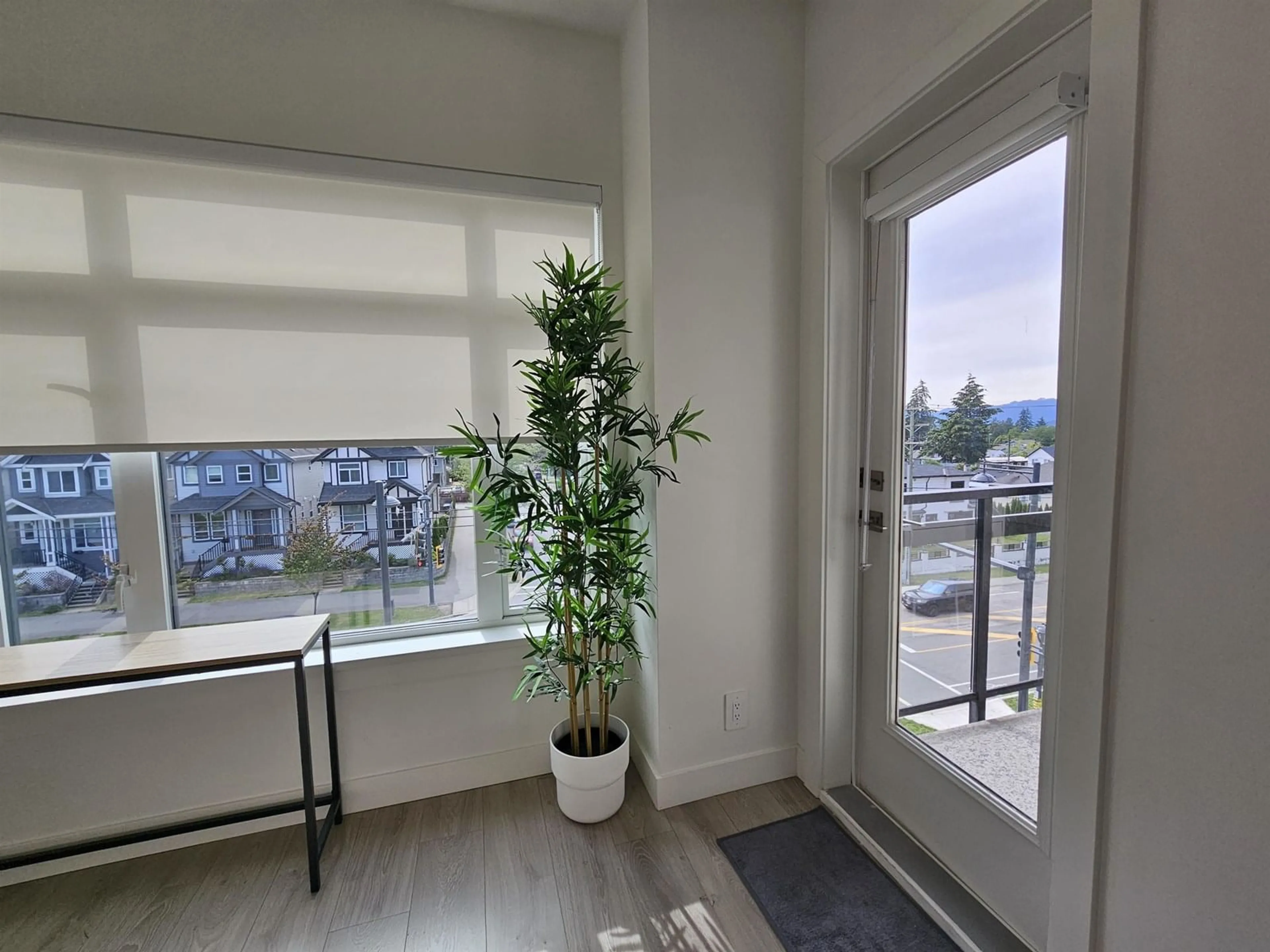 Indoor foyer for 403 - 10616 132, Surrey British Columbia V3T0T3