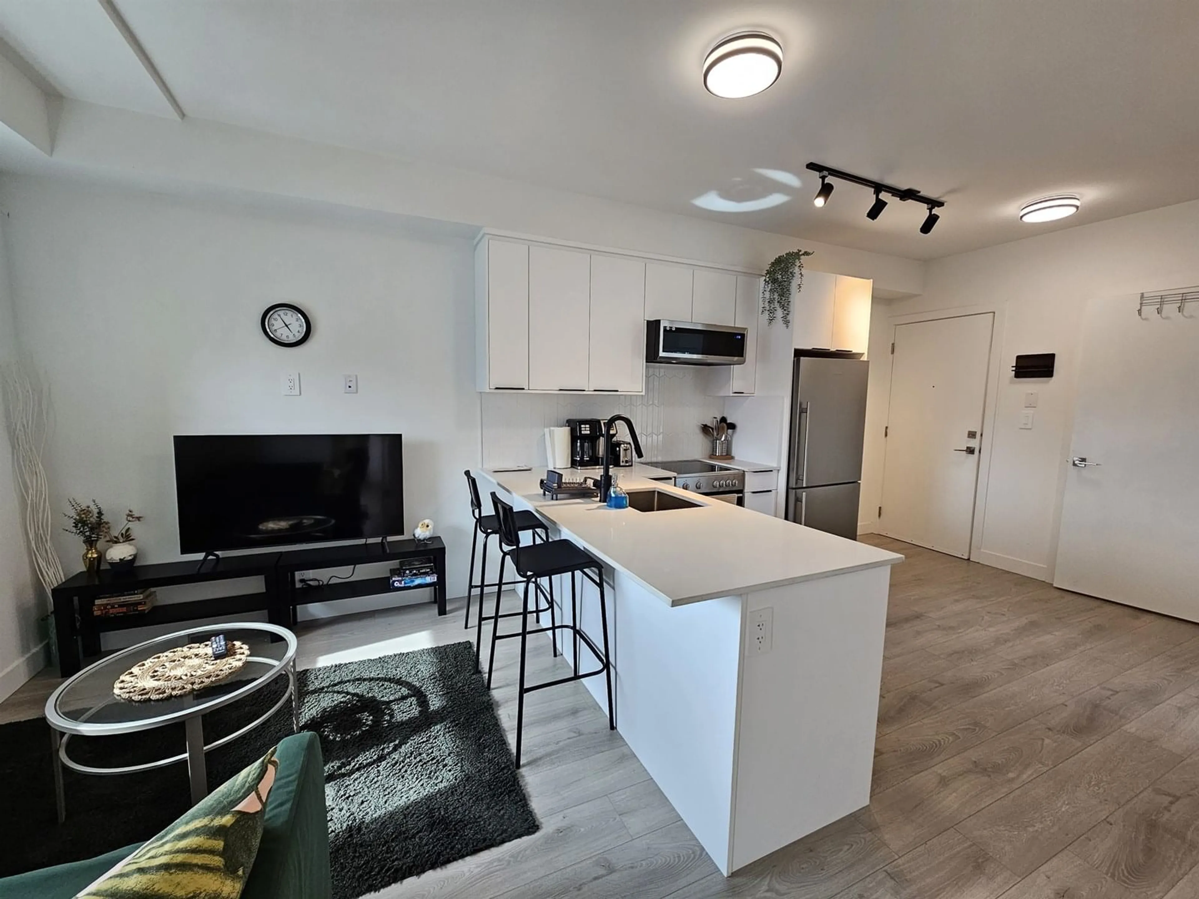 Open concept kitchen, unknown for 403 - 10616 132, Surrey British Columbia V3T0T3