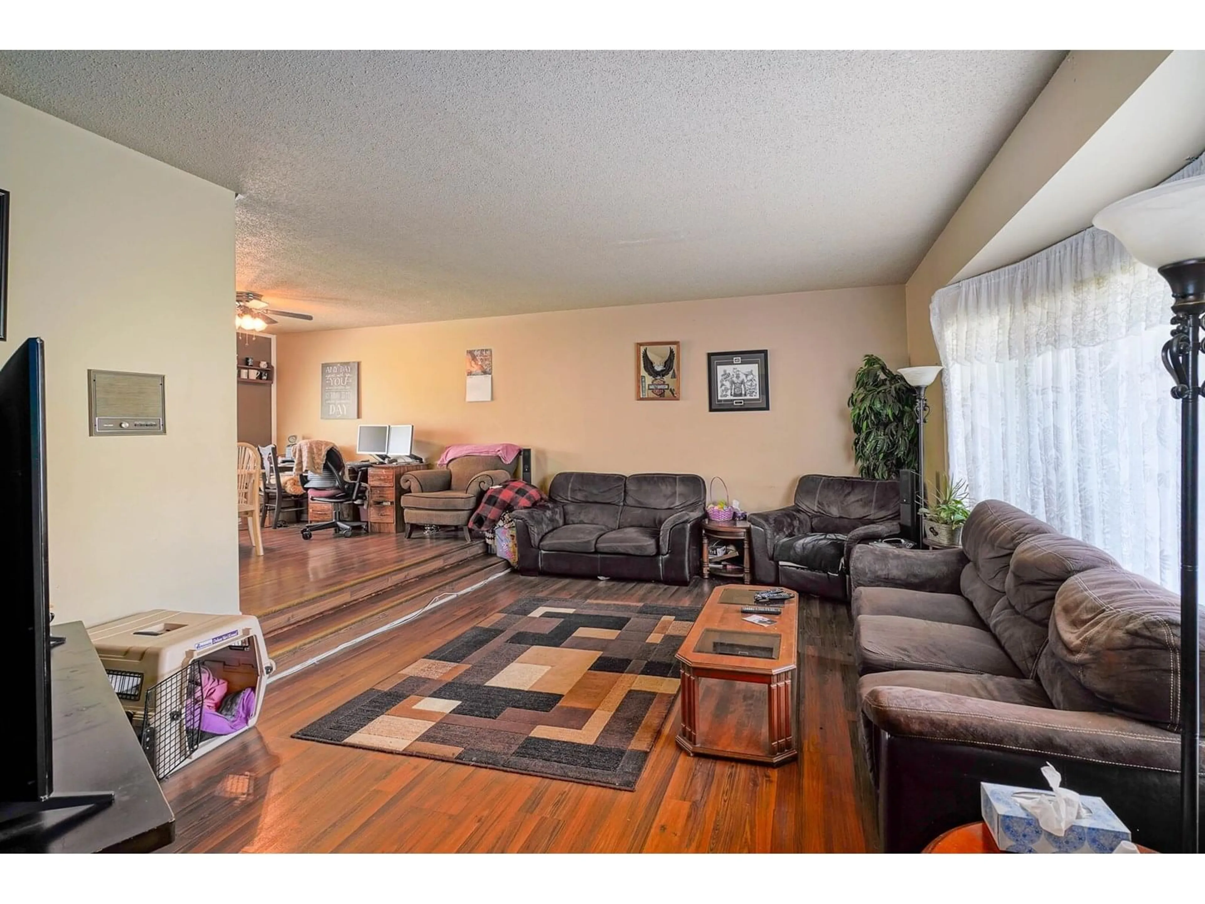 Living room with furniture, wood/laminate floor for 6595 VEDDER ROAD, Chilliwack British Columbia V2R1C9