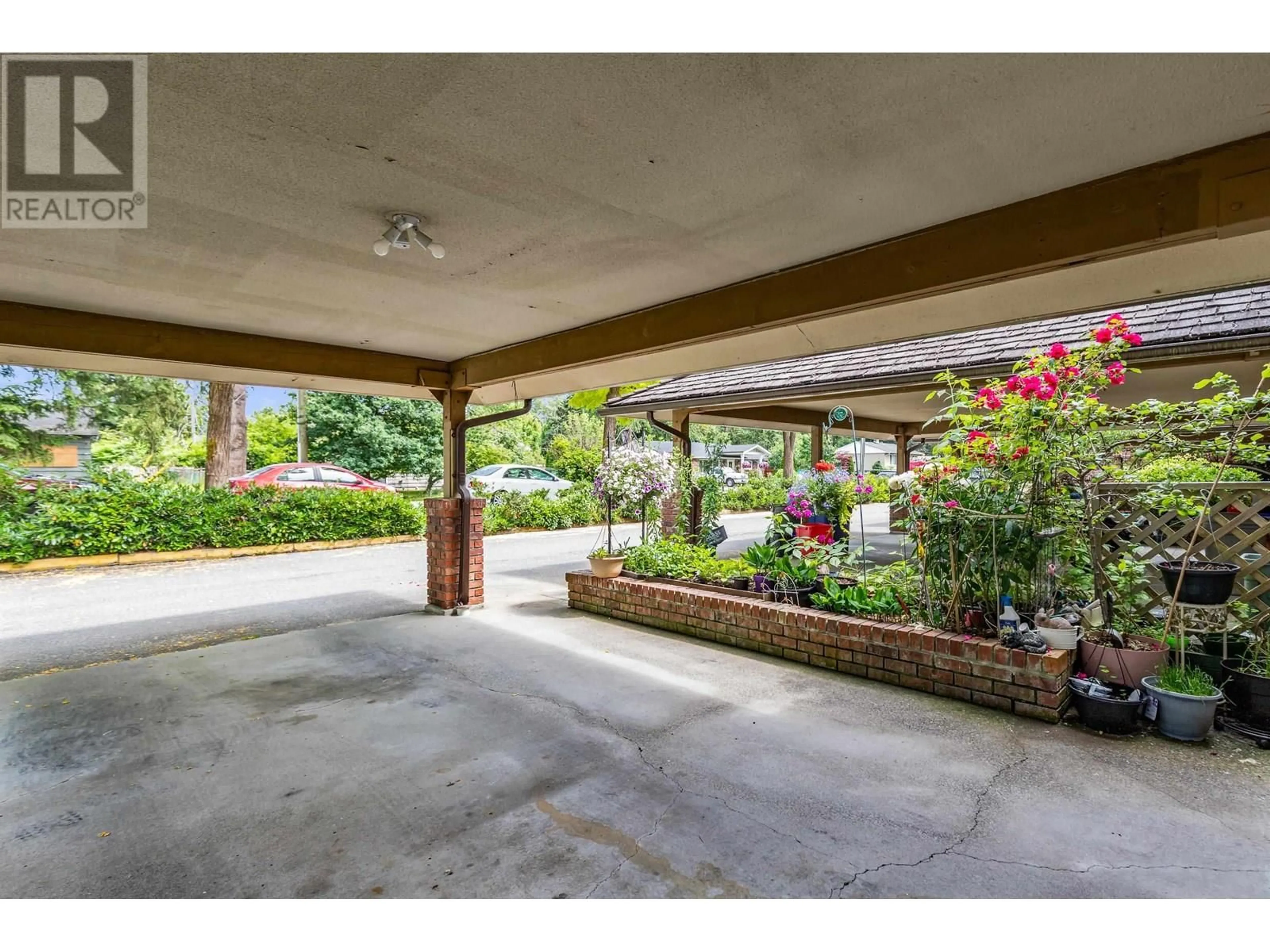 Indoor foyer for 11703 FULTON STREET, Maple Ridge British Columbia V2X6L3
