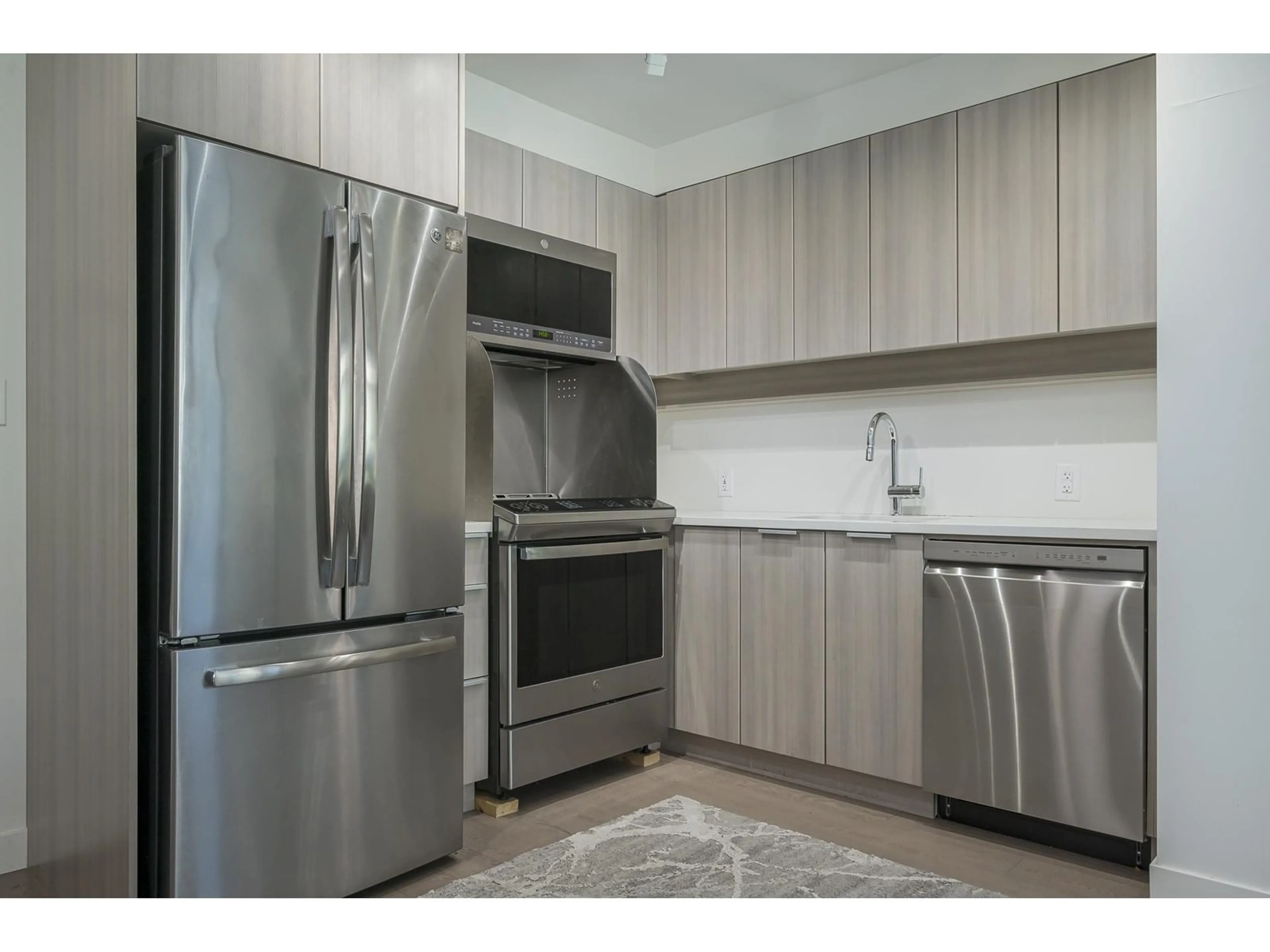 Standard kitchen, unknown for 315 - 13308 CENTRAL, Surrey British Columbia V3T0M4